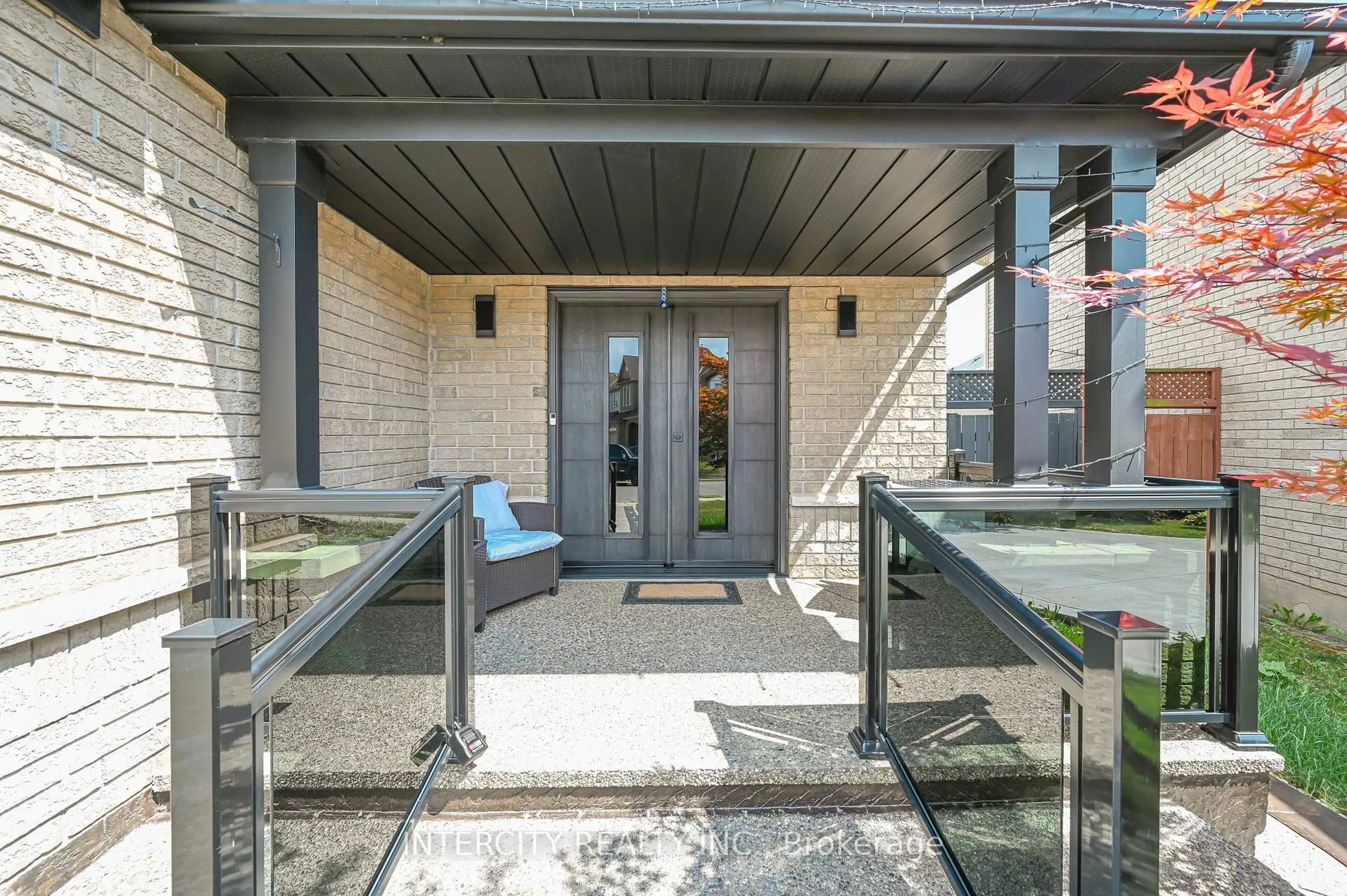 Indoor entryway for 11 Allangrove Dr, Brampton Ontario L7A 2M4