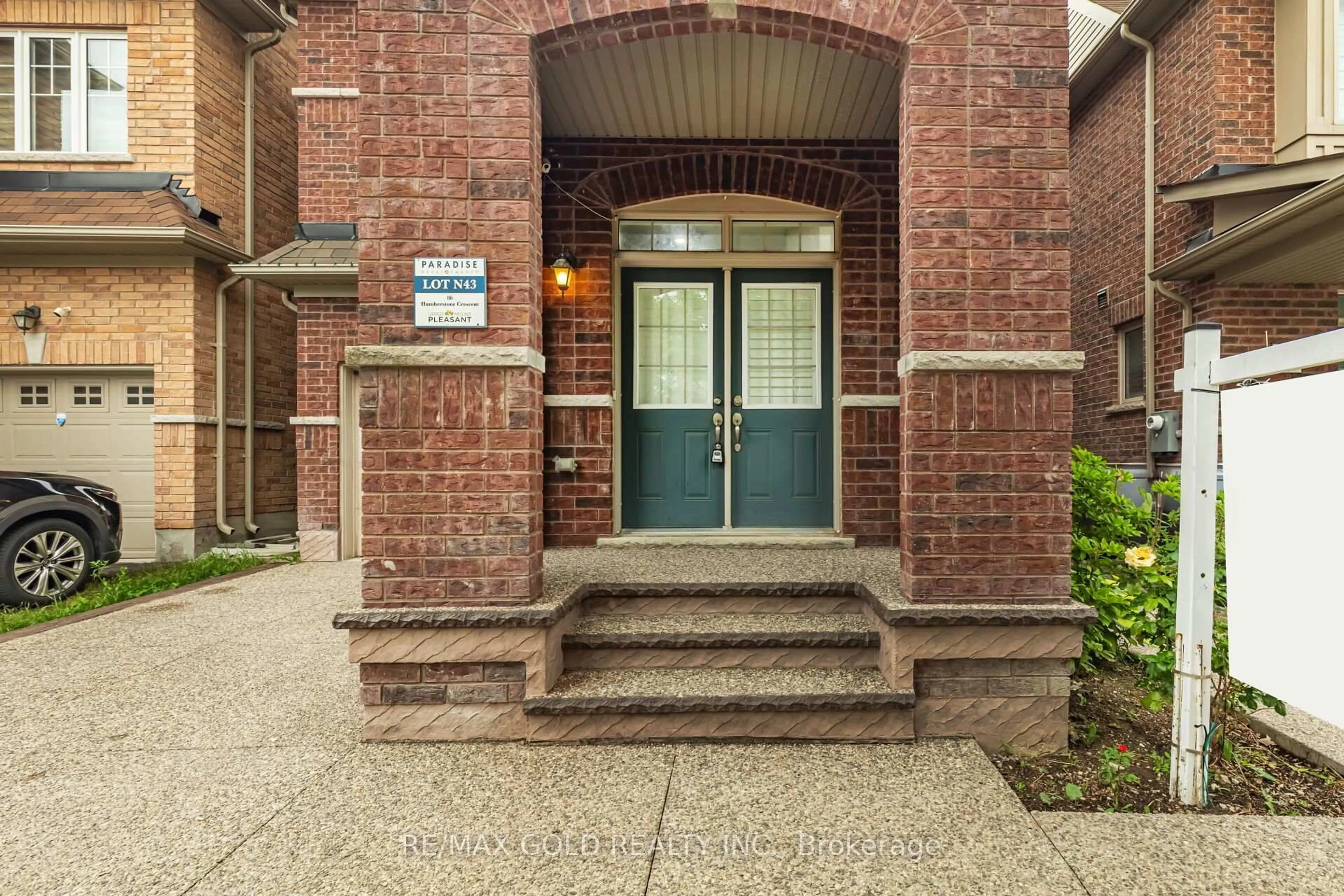 Indoor entryway for 86 Humberstone Cres, Brampton Ontario L7A 4C1