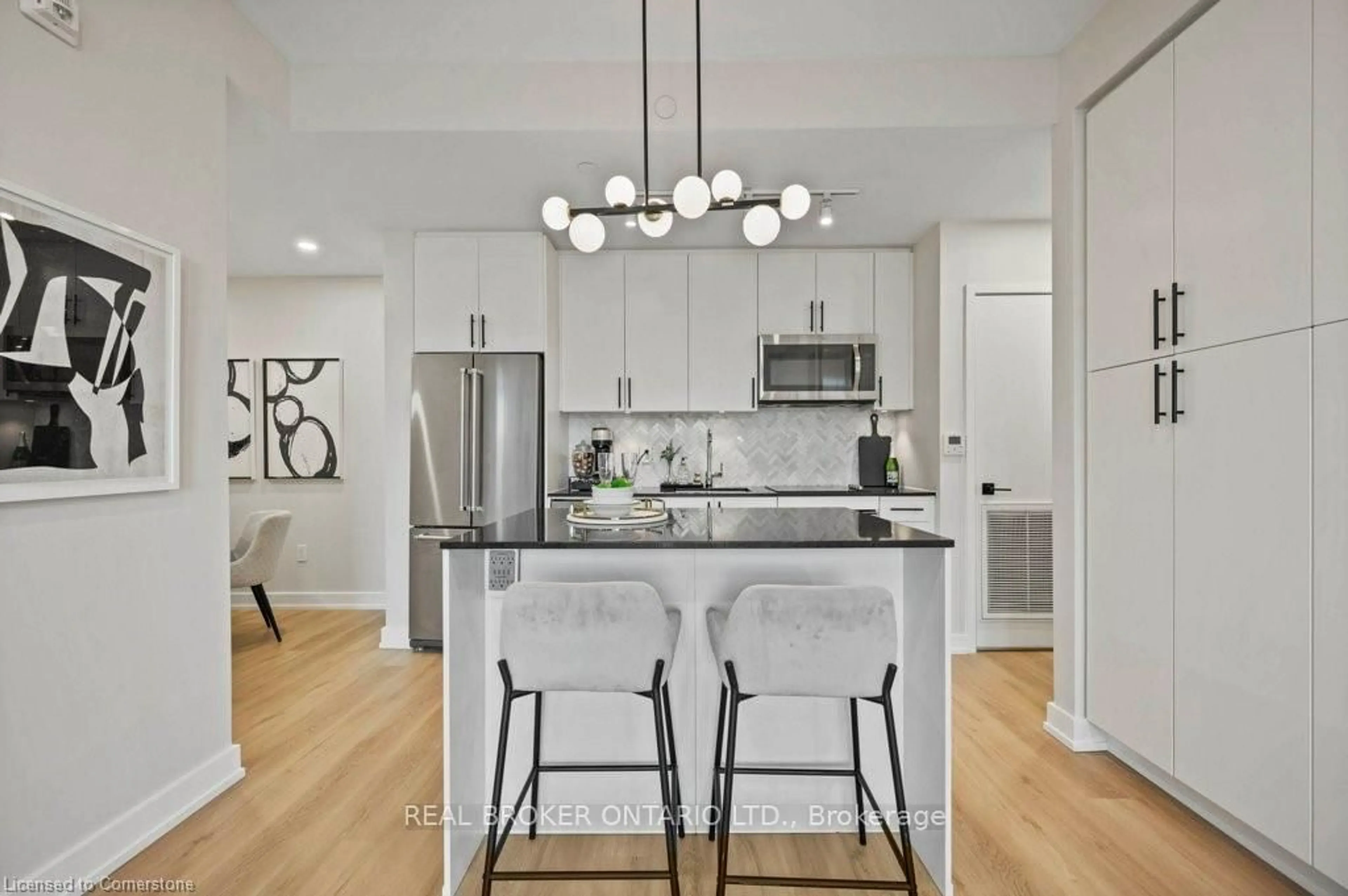 Open concept kitchen, unknown for 168 Sabina Dr #118, Oakville Ontario L6H 0W5