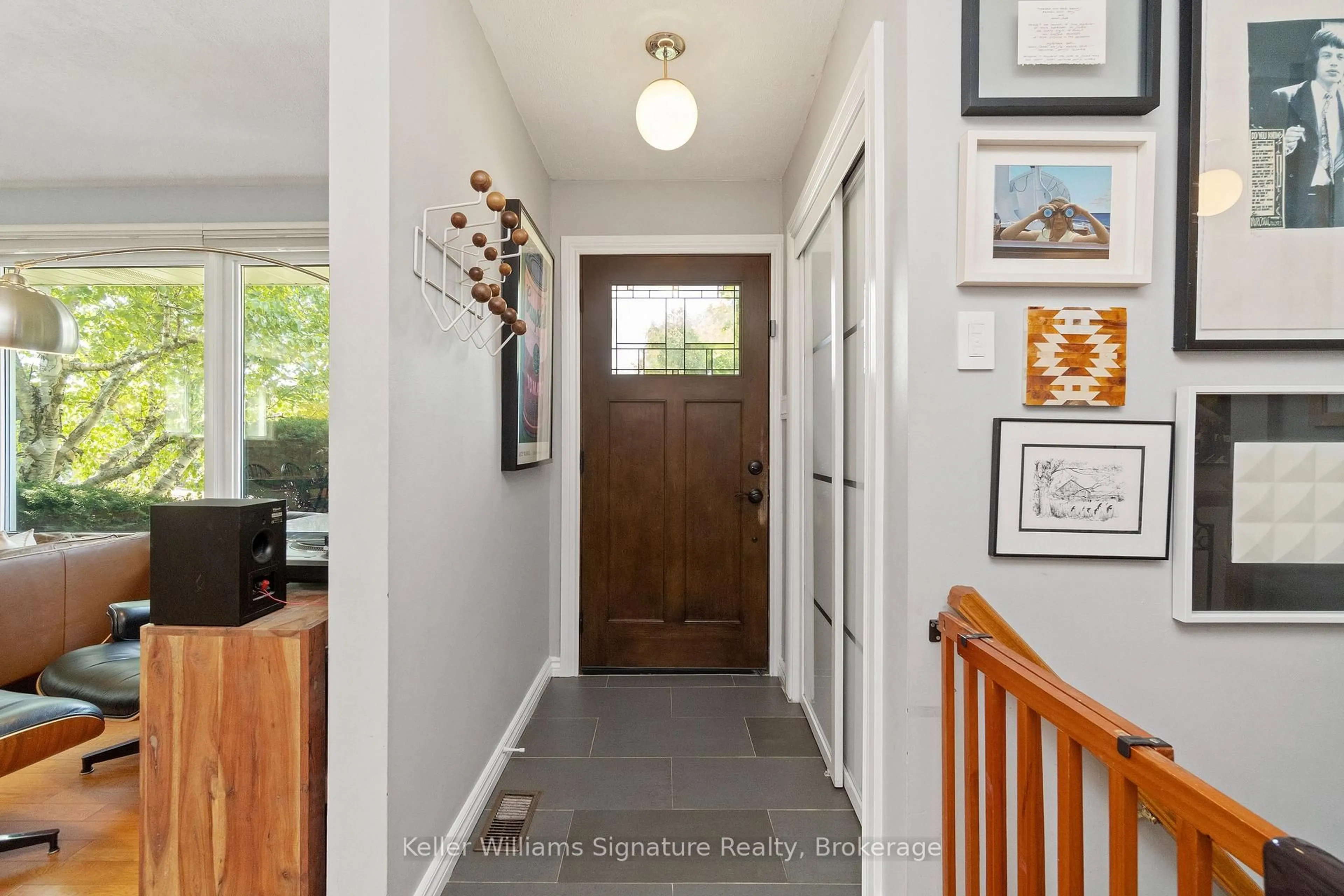 Indoor entryway for 1225 Elgin Cres, Oakville Ontario L6H 2J8