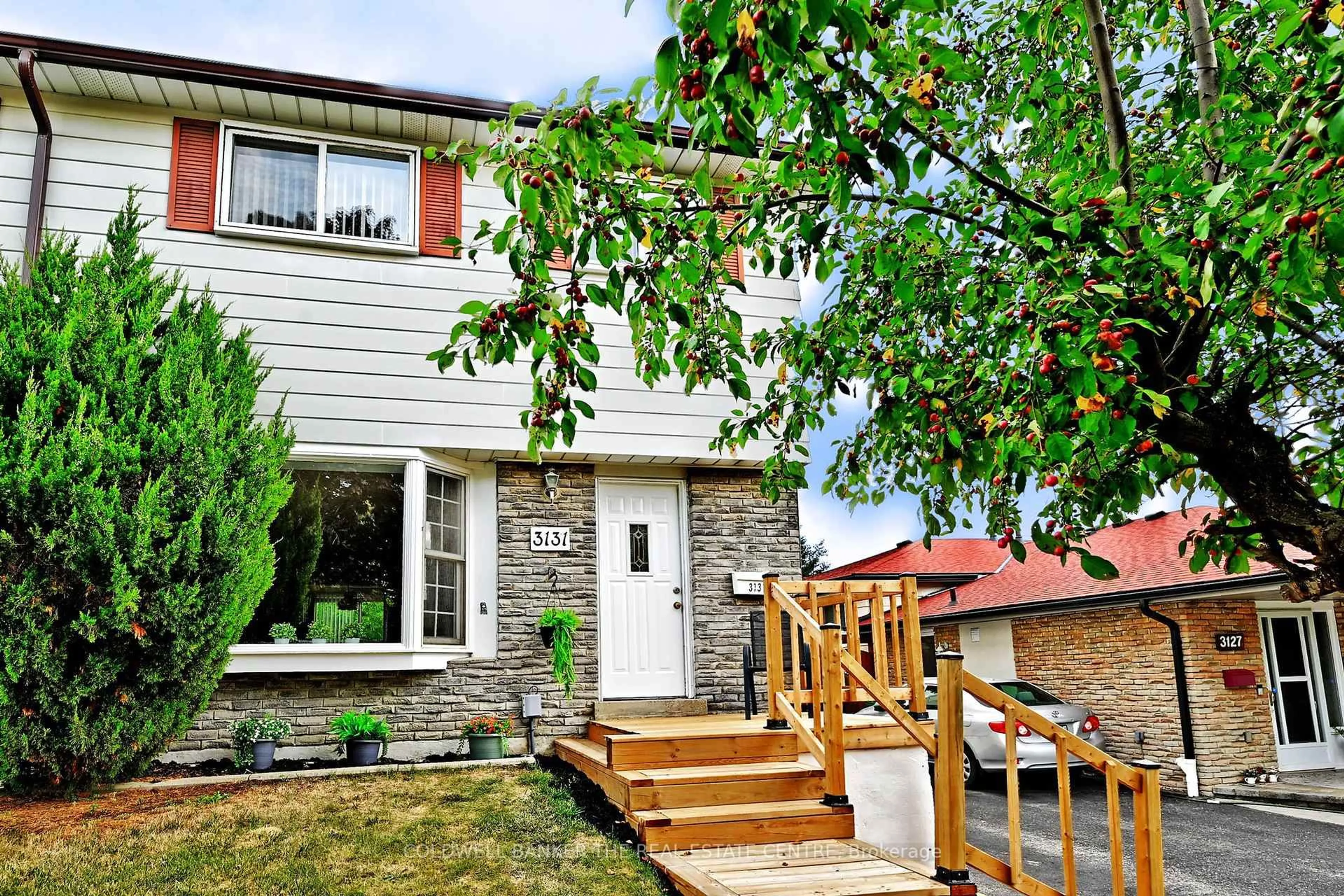 Patio, street for 3131 Rymal Rd, Mississauga Ontario L4Y 3B4