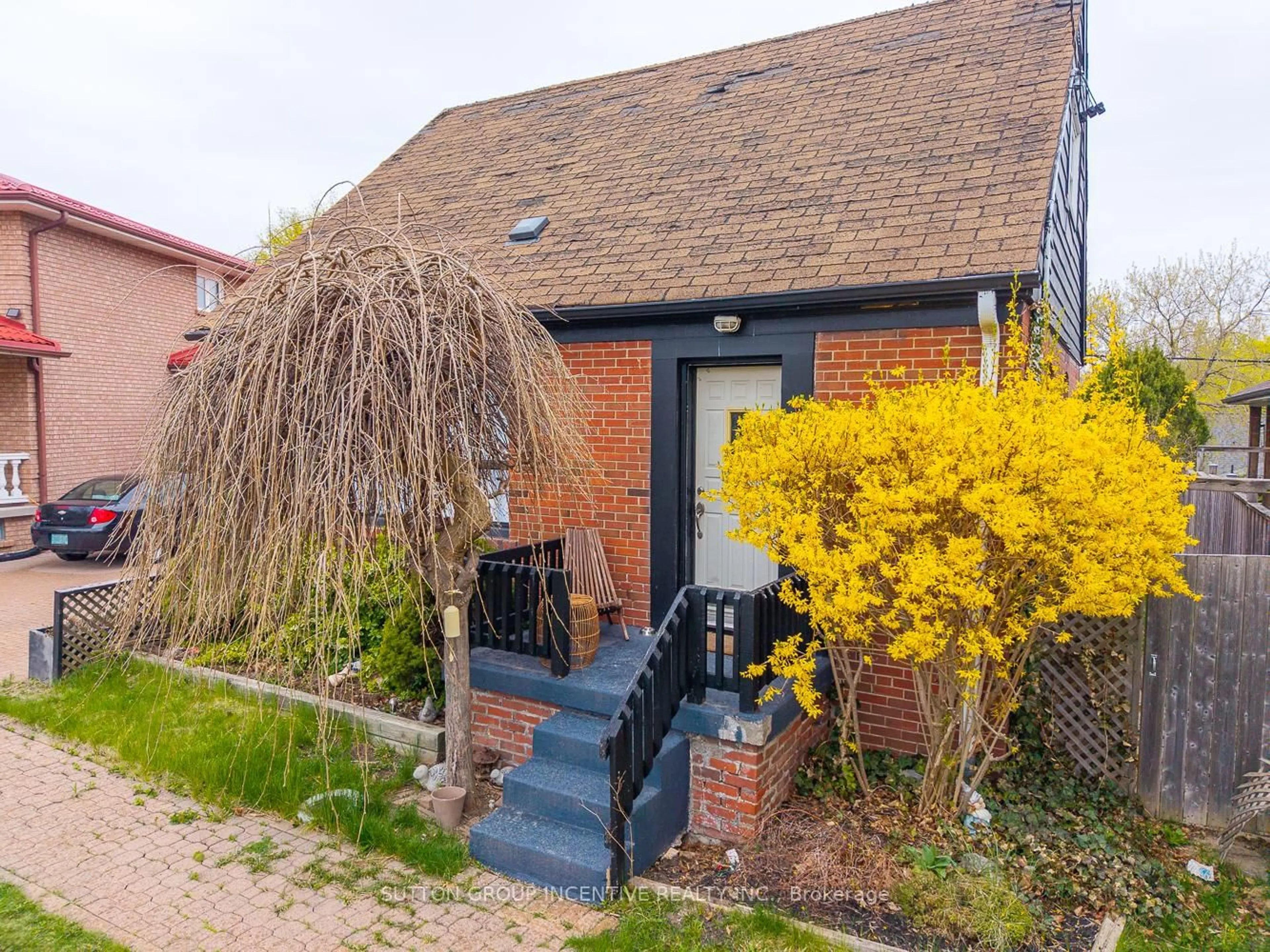 A pic from outside/outdoor area/front of a property/back of a property/a pic from drone, street for 65 Barrhead Cres, Toronto Ontario M9W 3Z8
