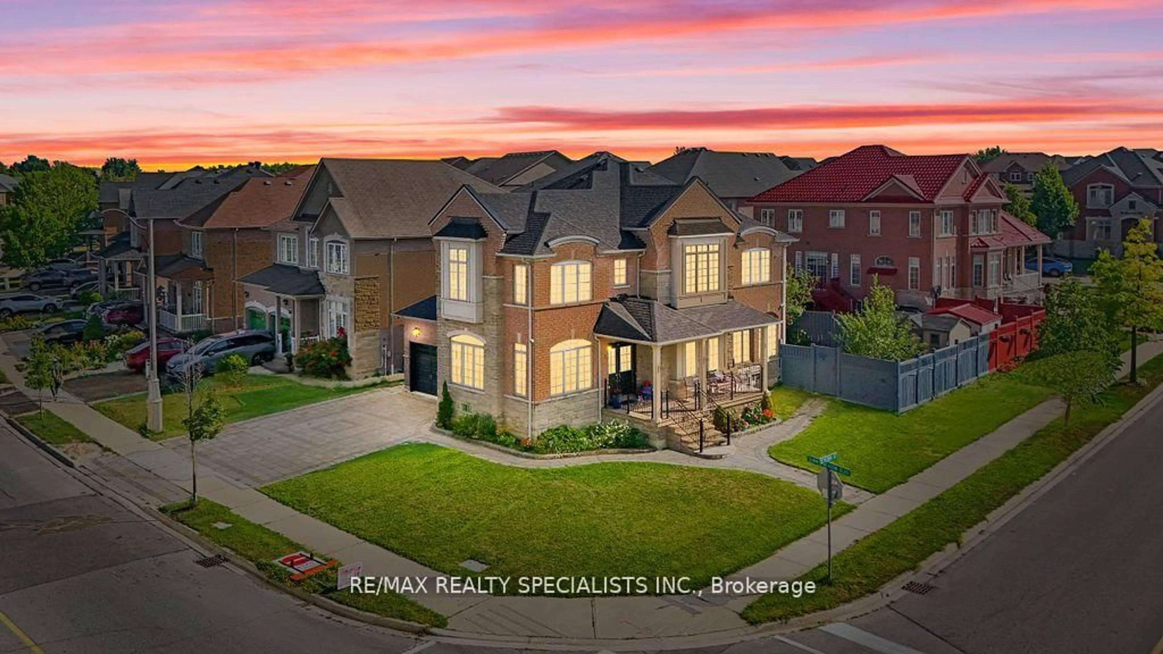 A pic from outside/outdoor area/front of a property/back of a property/a pic from drone, street for 2 Severin St, Brampton Ontario L6R 0R1