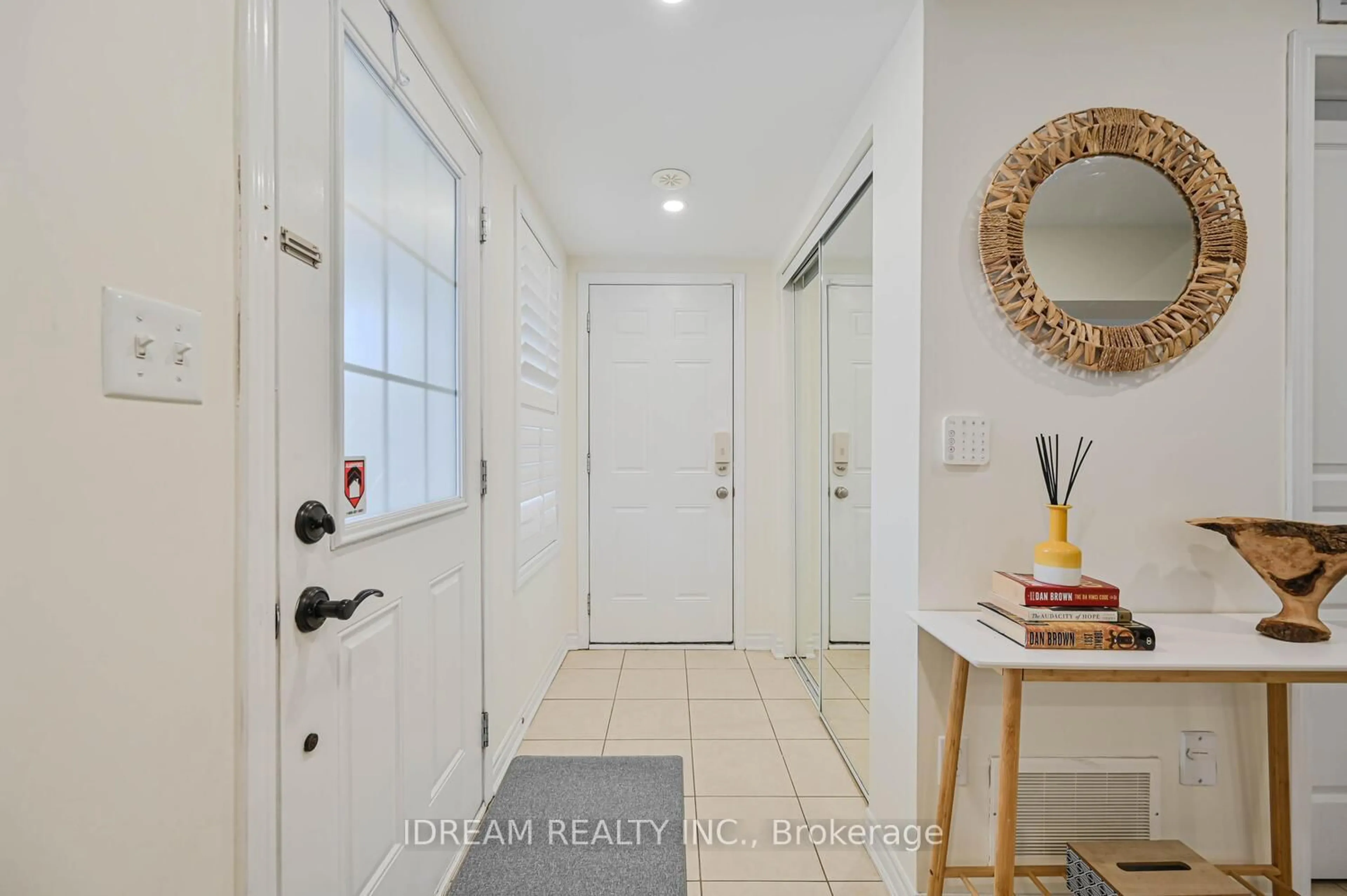 Indoor entryway for 80 Bleasdale Ave, Brampton Ontario L7A 0T2