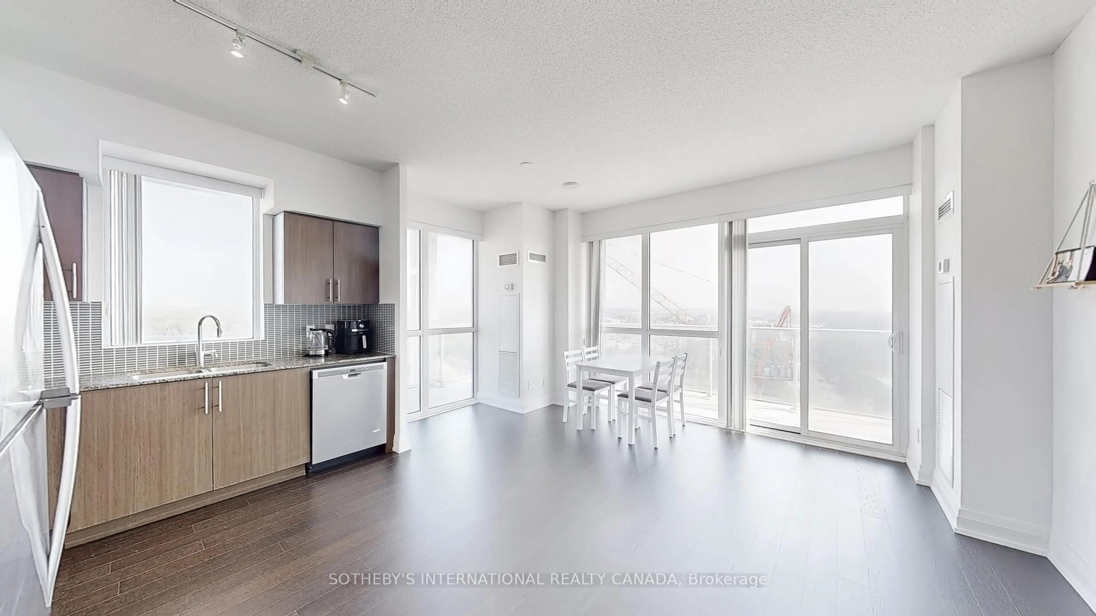Open concept kitchen, unknown for 65 Speers Rd #1803, Oakville Ontario L6K 0J1