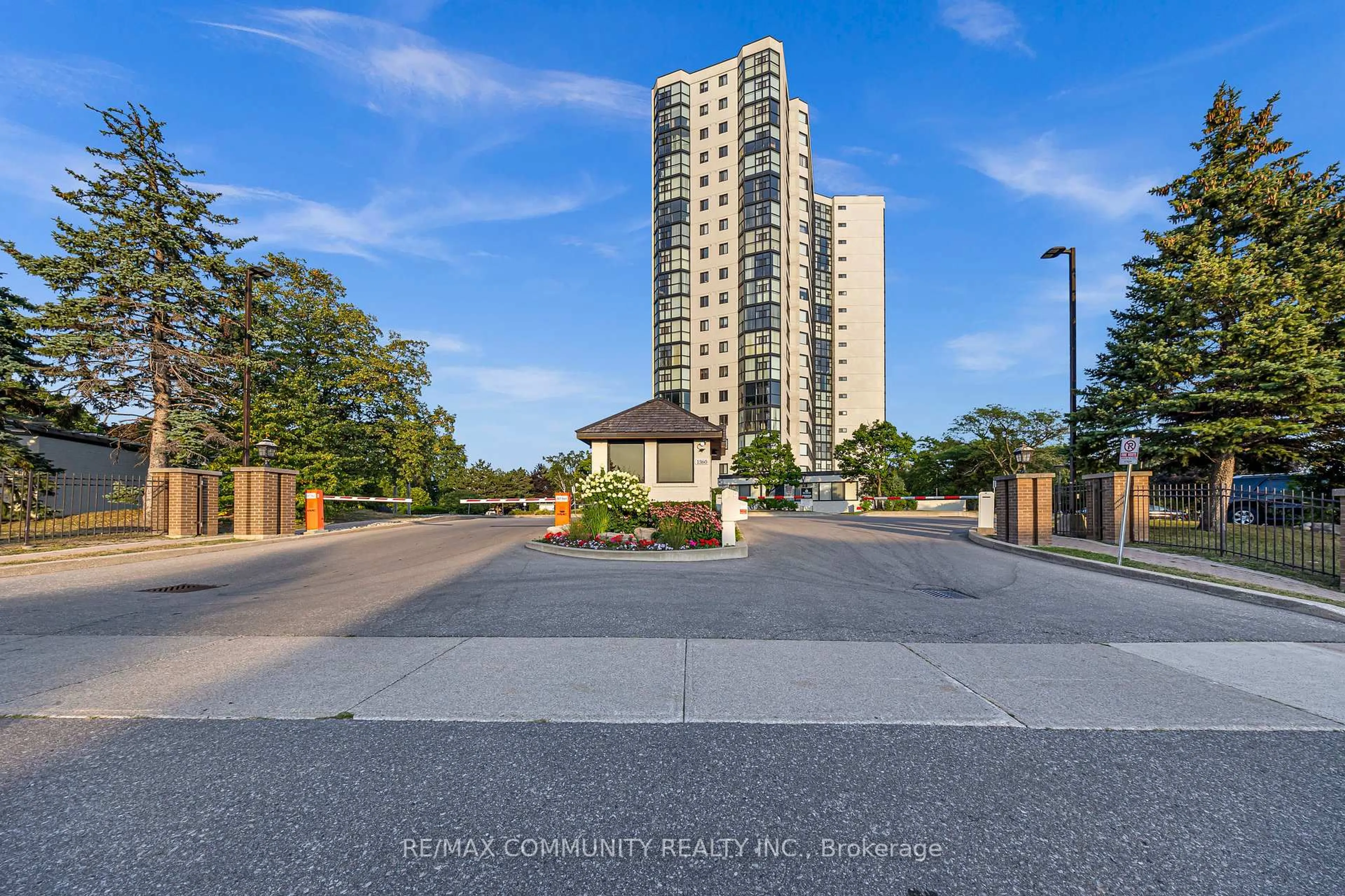 A pic from outside/outdoor area/front of a property/back of a property/a pic from drone, unknown for 1360 Rathburn Rd #908, Mississauga Ontario L4W 4H4