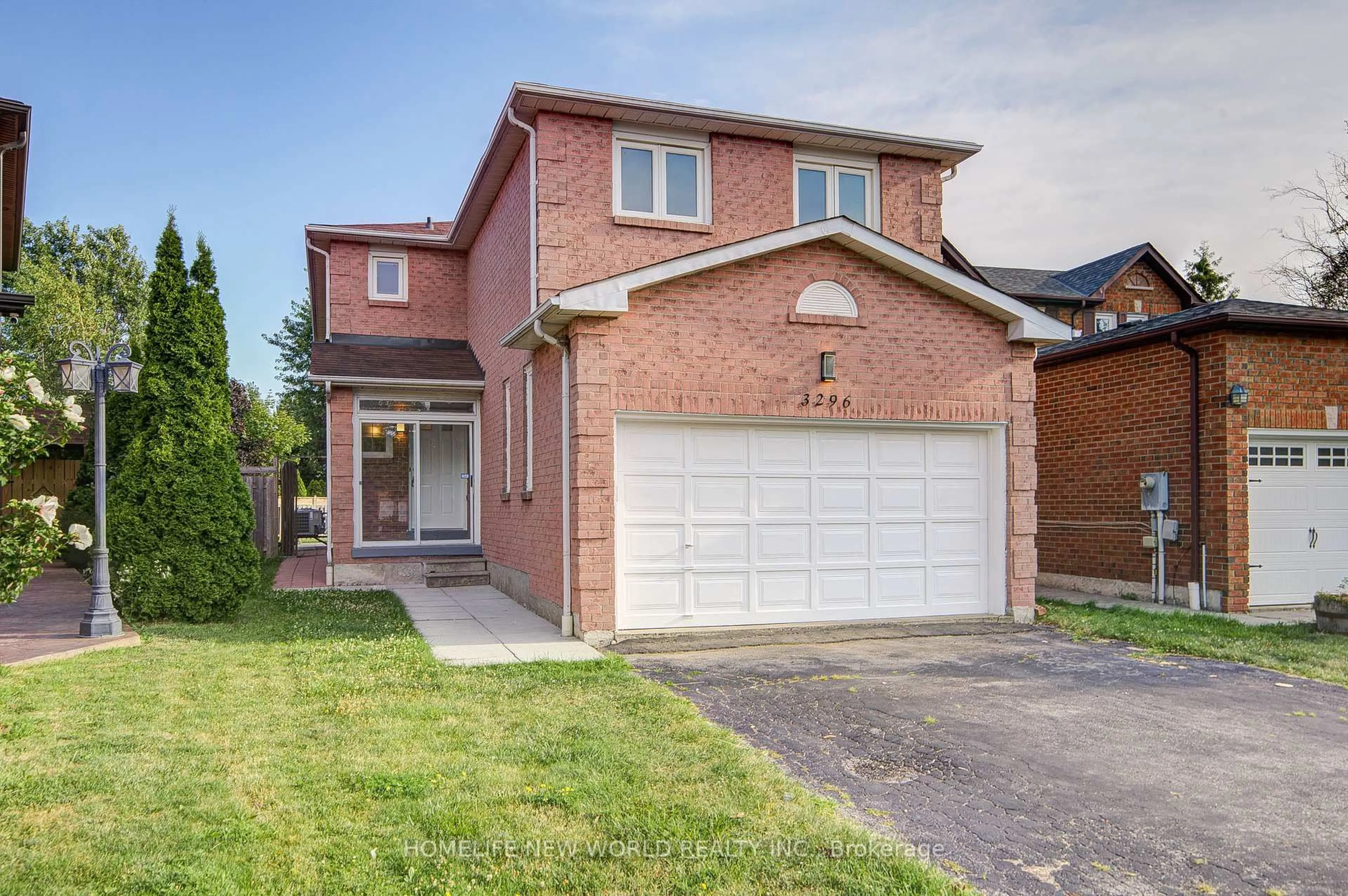 Home with brick exterior material, street for 3296 Pilcom Cres, Mississauga Ontario L5B 3X4