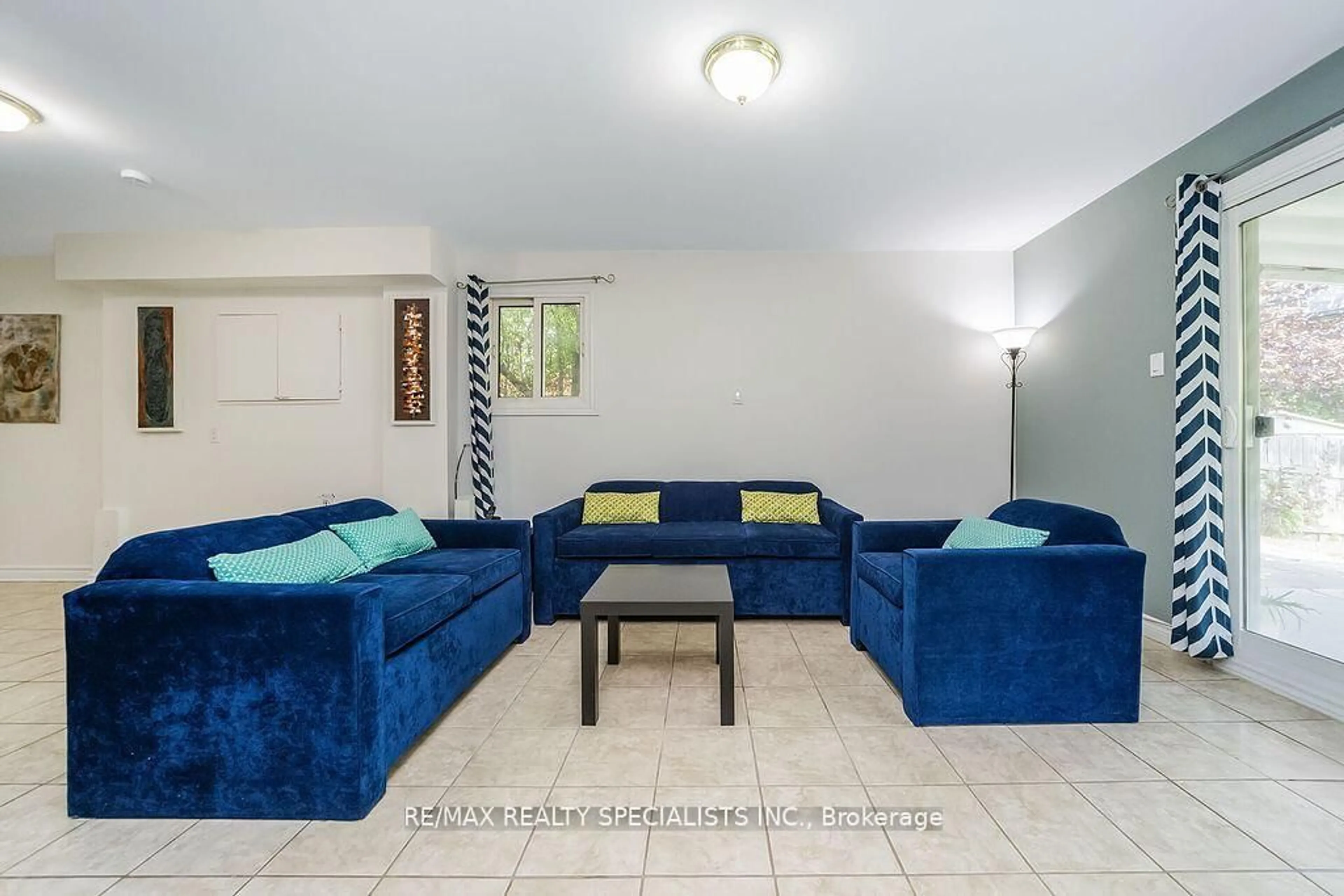 Living room with furniture, unknown for 6 Griselda Crt, Brampton Ontario L6S 1M6
