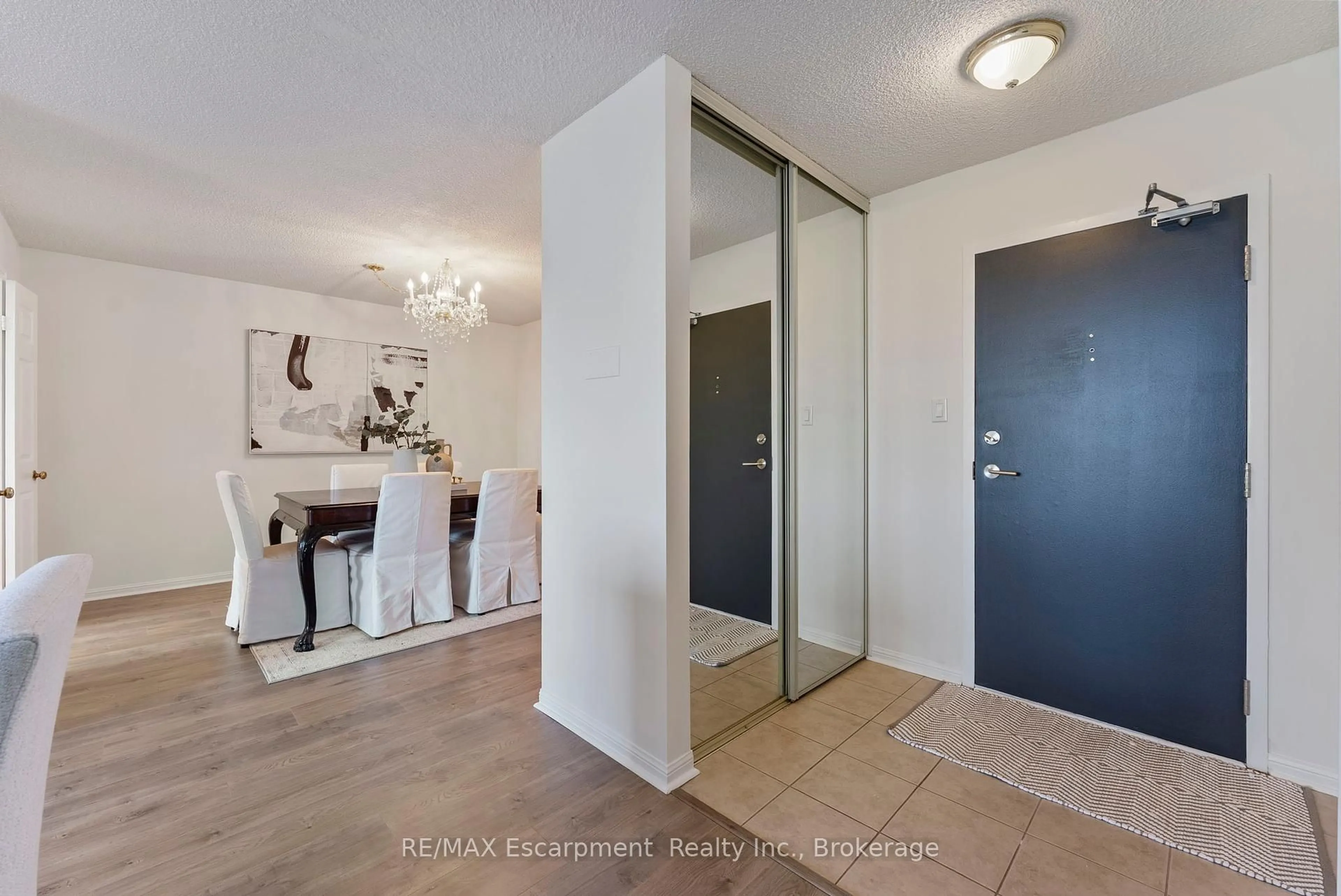 Indoor entryway for 1230 Marlborough Crt #602, Oakville Ontario L6H 3K6