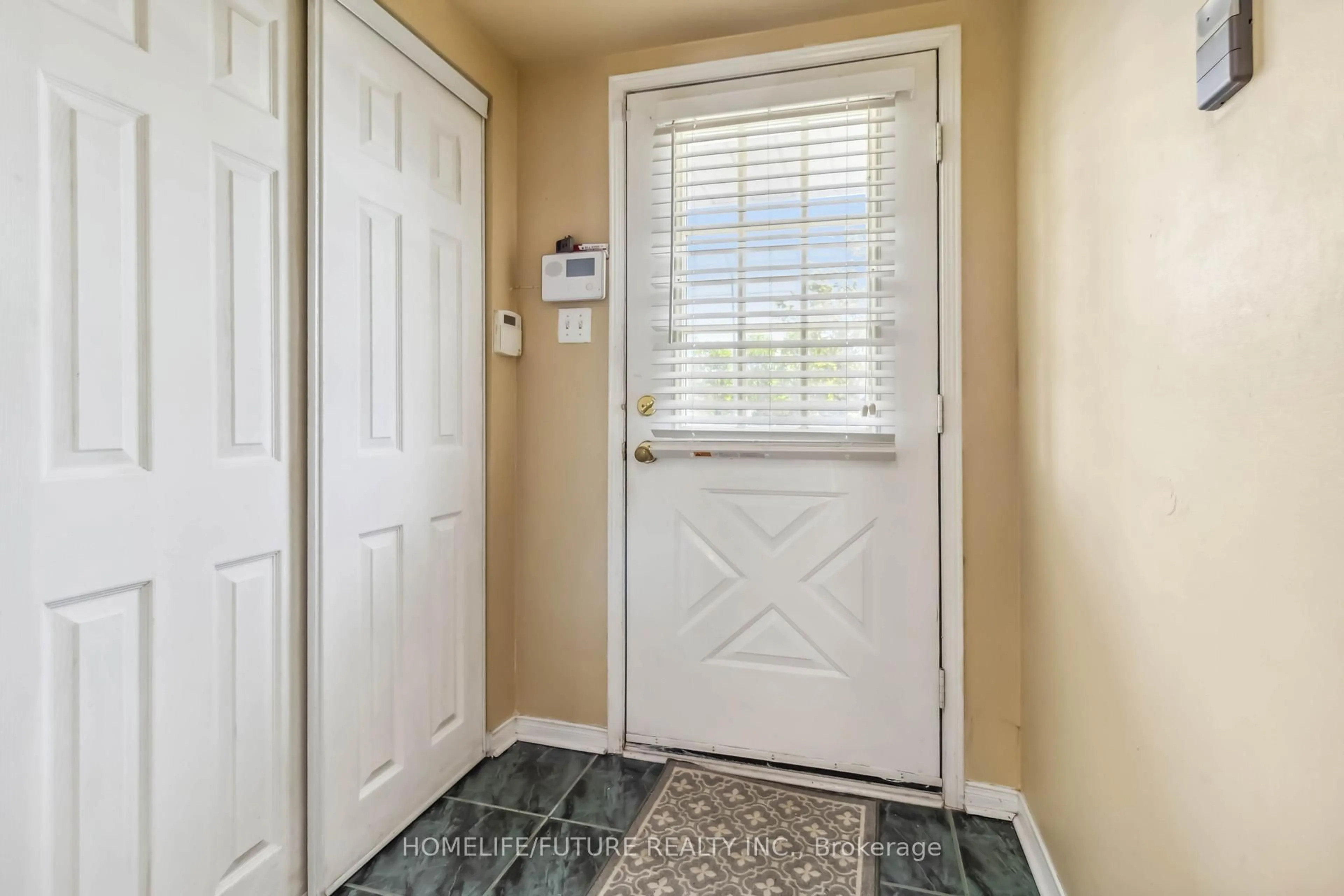 Indoor entryway for 2945 Thomas St #126, Mississauga Ontario L9M 6C1