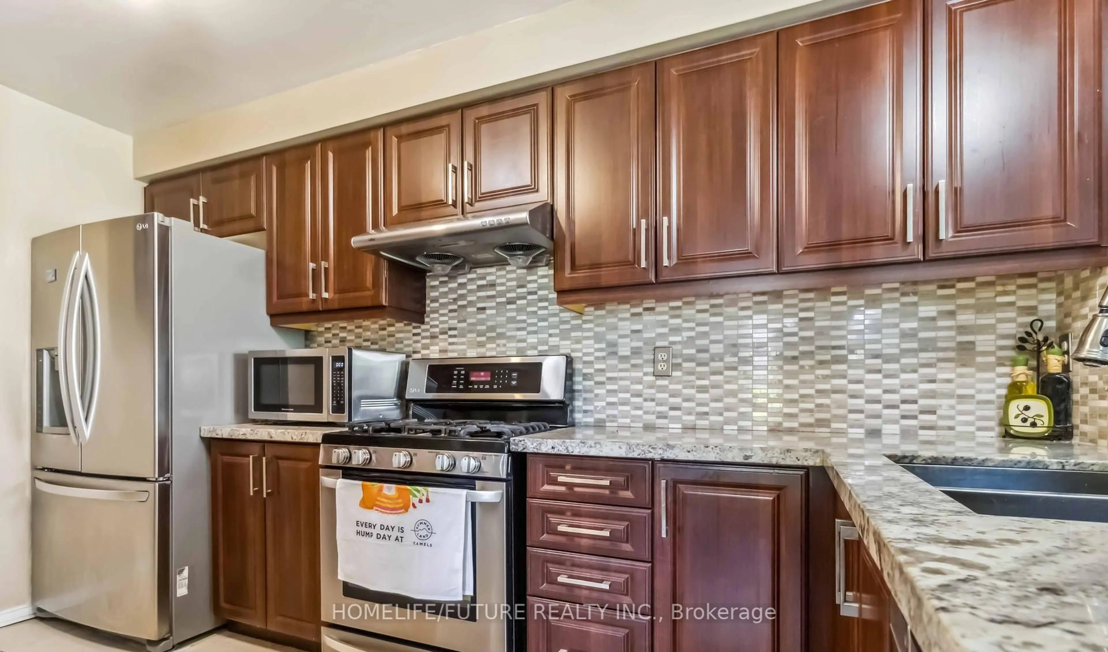 Standard kitchen, unknown for 2945 Thomas St #126, Mississauga Ontario L9M 6C1