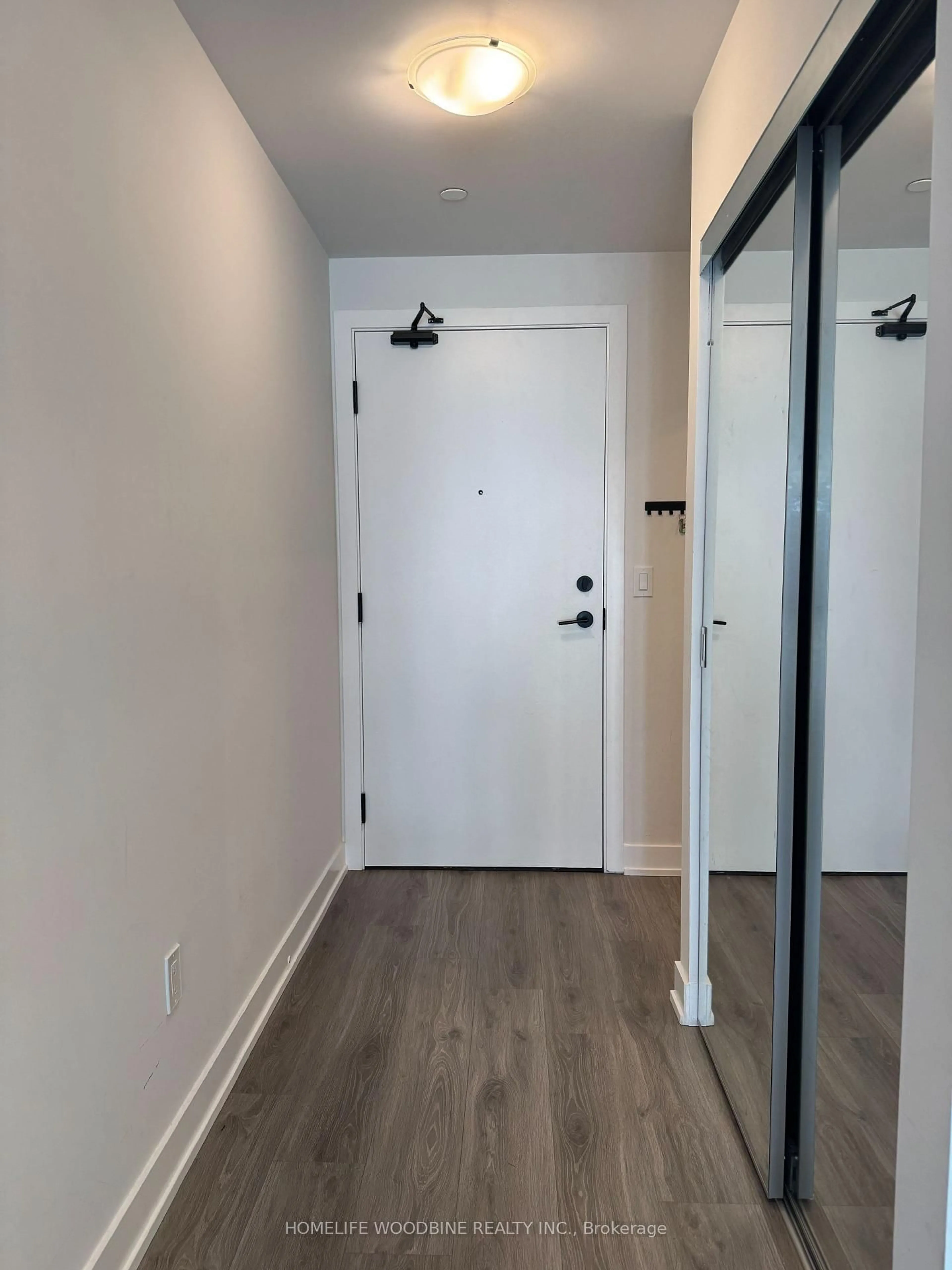 Indoor entryway for 4130 Parkside Village Dr #1007, Mississauga Ontario L5B 3M8