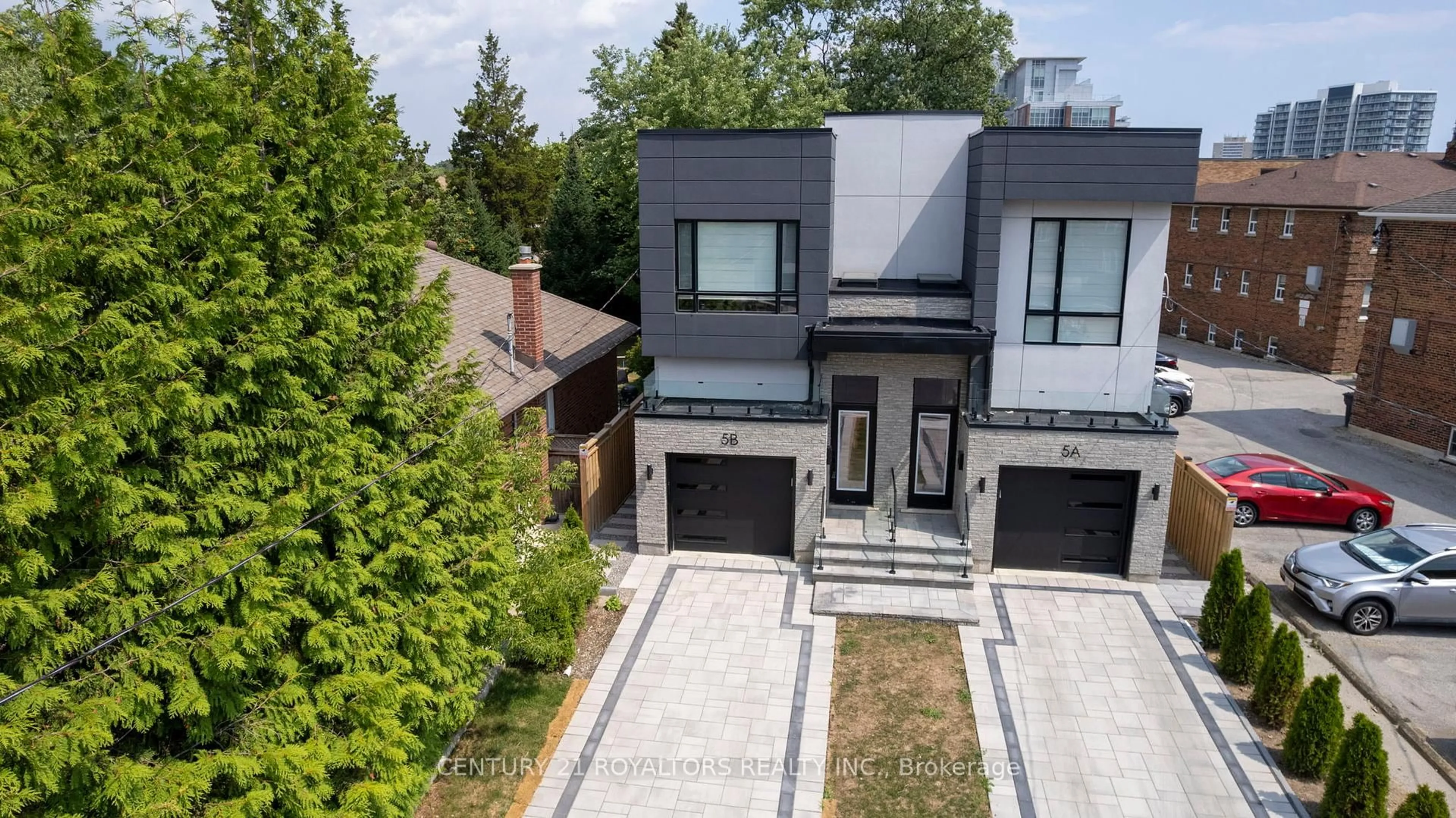 A pic from outside/outdoor area/front of a property/back of a property/a pic from drone, street for 5B Pine Ave, Mississauga Ontario L5H 2P7