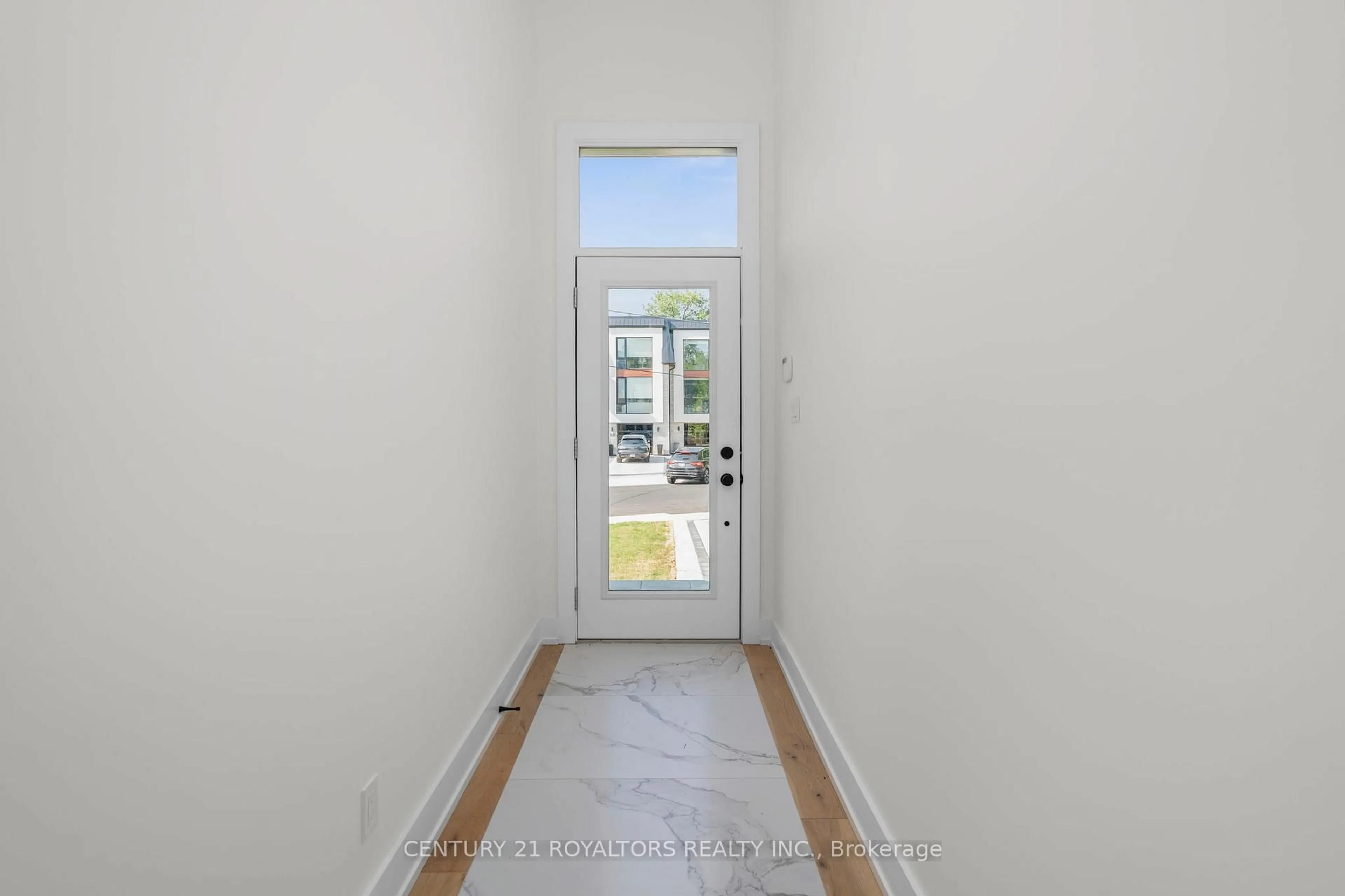 Indoor entryway for 5B Pine Ave, Mississauga Ontario L5H 2P7