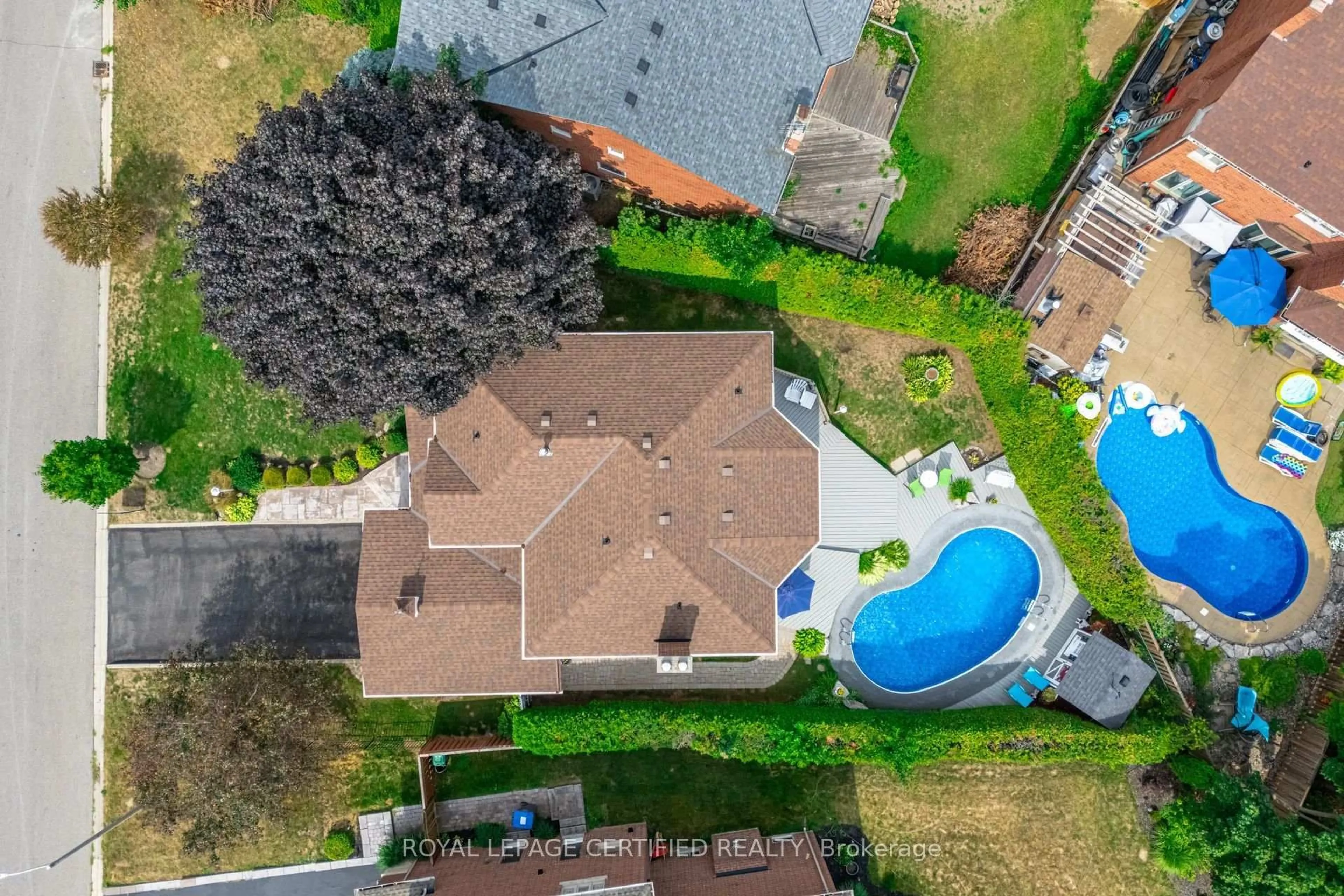A pic from outside/outdoor area/front of a property/back of a property/a pic from drone, unknown for 12 Burtree Dr, Brampton Ontario L6Z 3K6