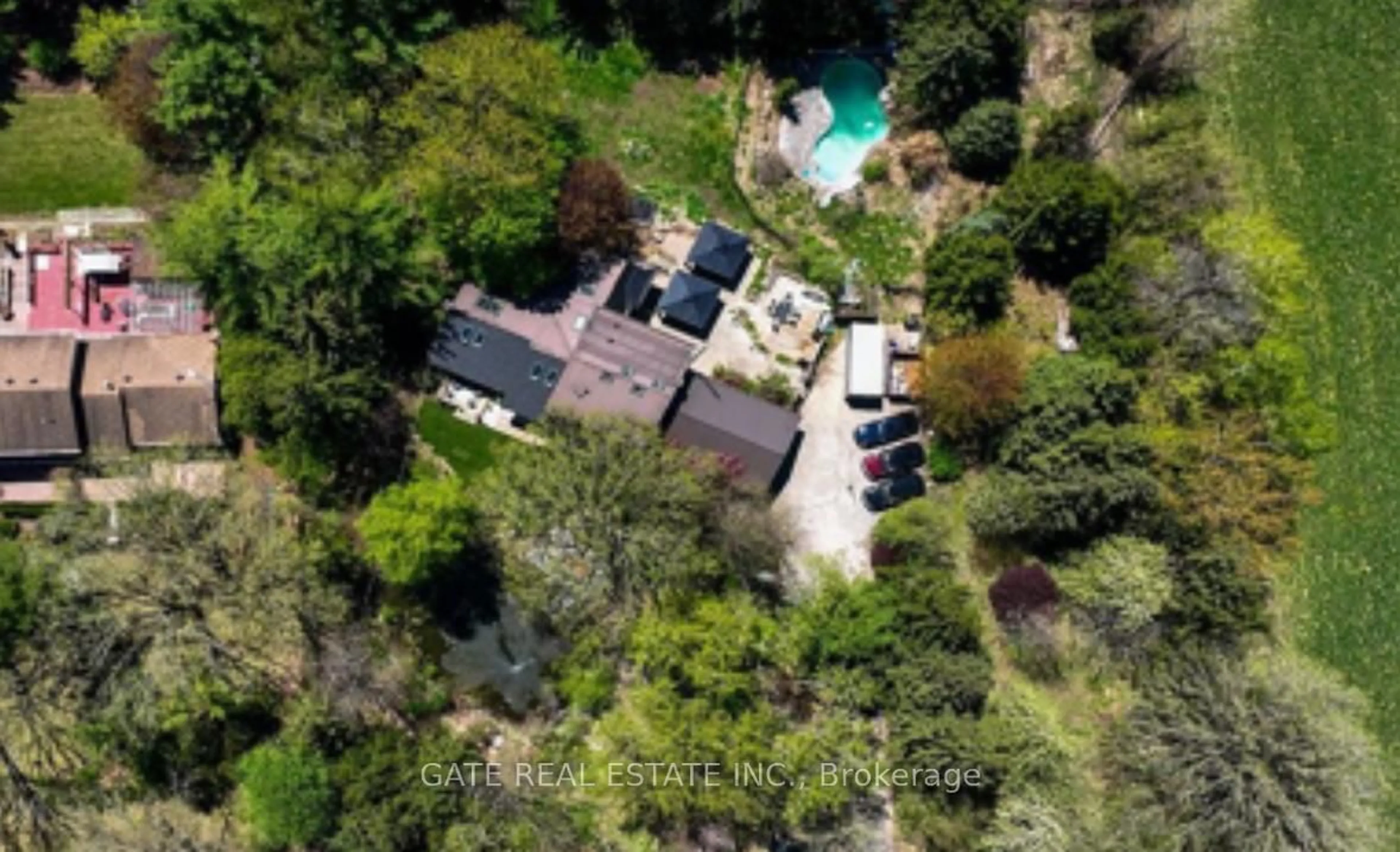 A pic from outside/outdoor area/front of a property/back of a property/a pic from drone, unknown for 6660 appleby Line, Burlington Ontario L7M 0P7