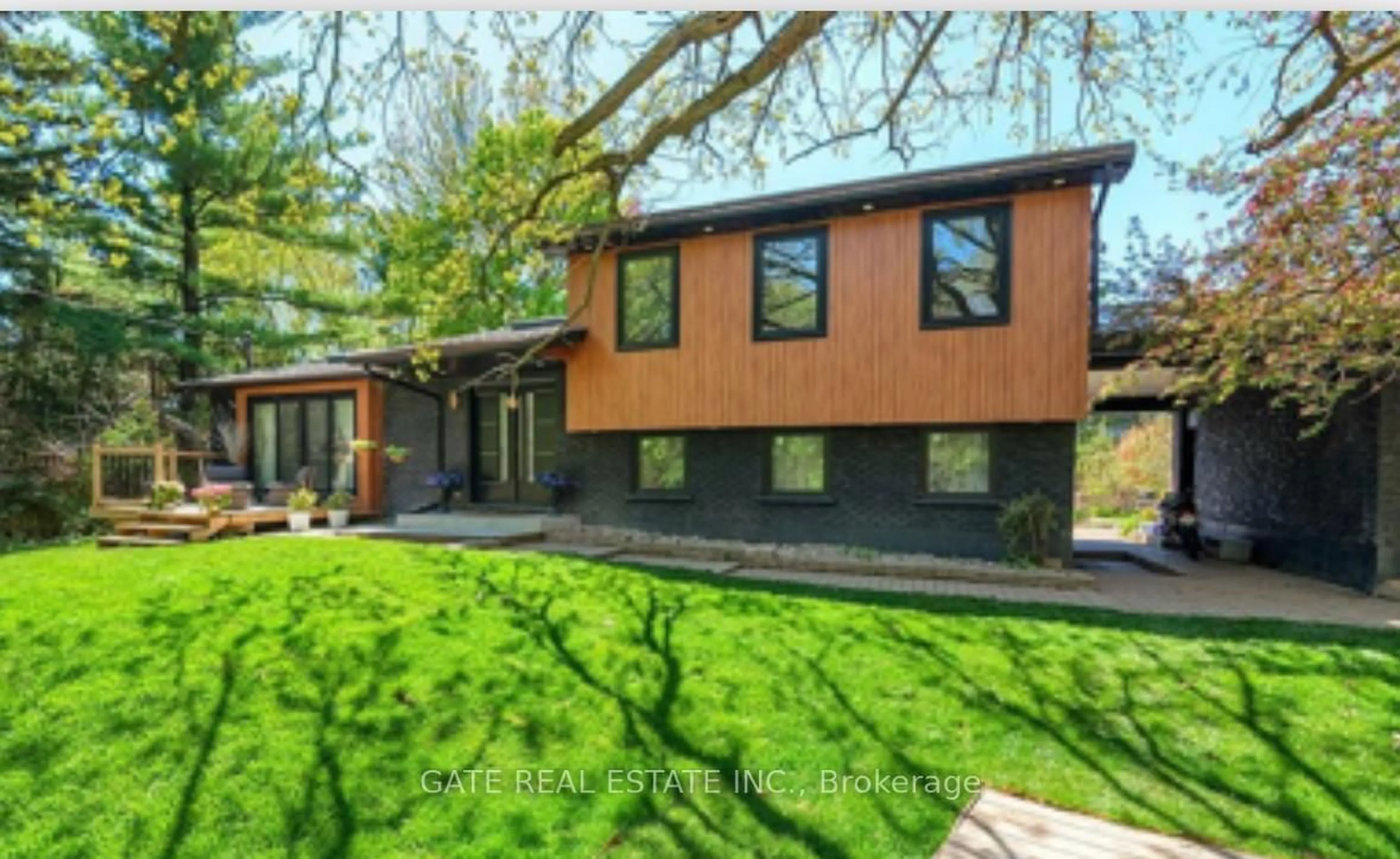 Home with brick exterior material, unknown for 6660 appleby Line, Burlington Ontario L7M 0P7