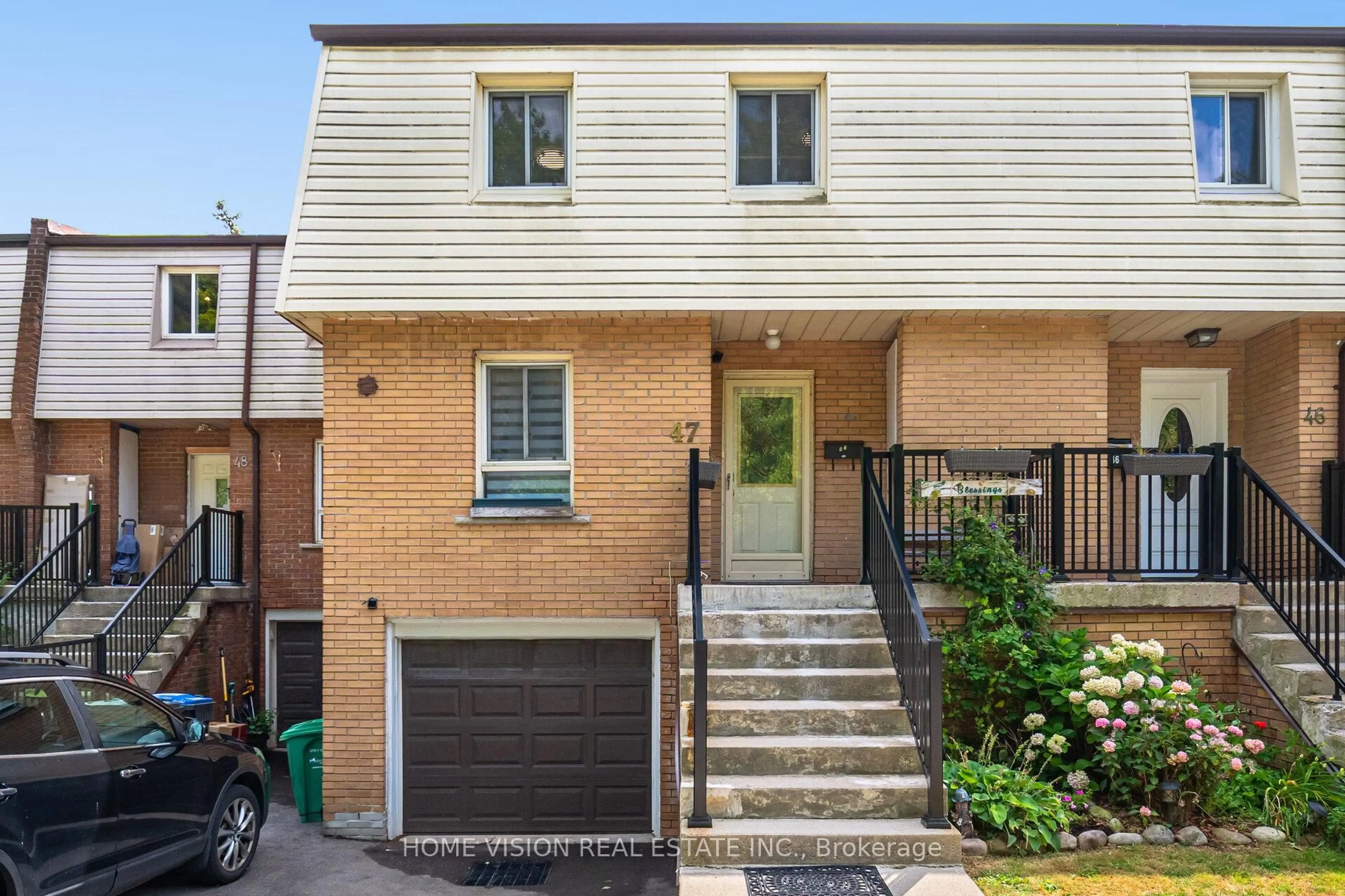 Home with brick exterior material, street for 3175 Kirwin Ave #47, Mississauga Ontario L5A 3M4