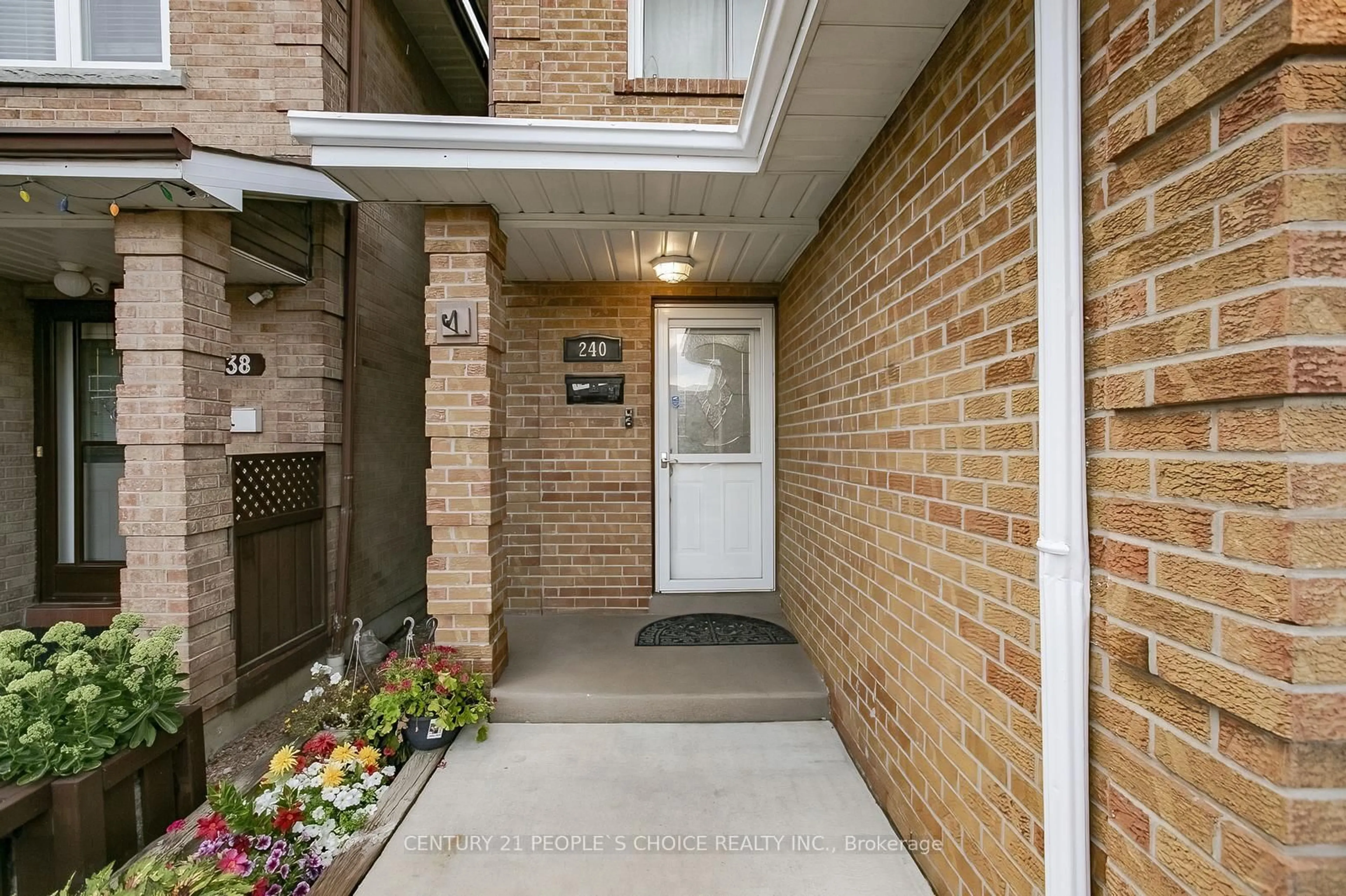 Indoor entryway for 240 Simmons Blvd, Brampton Ontario L6V 3Y1