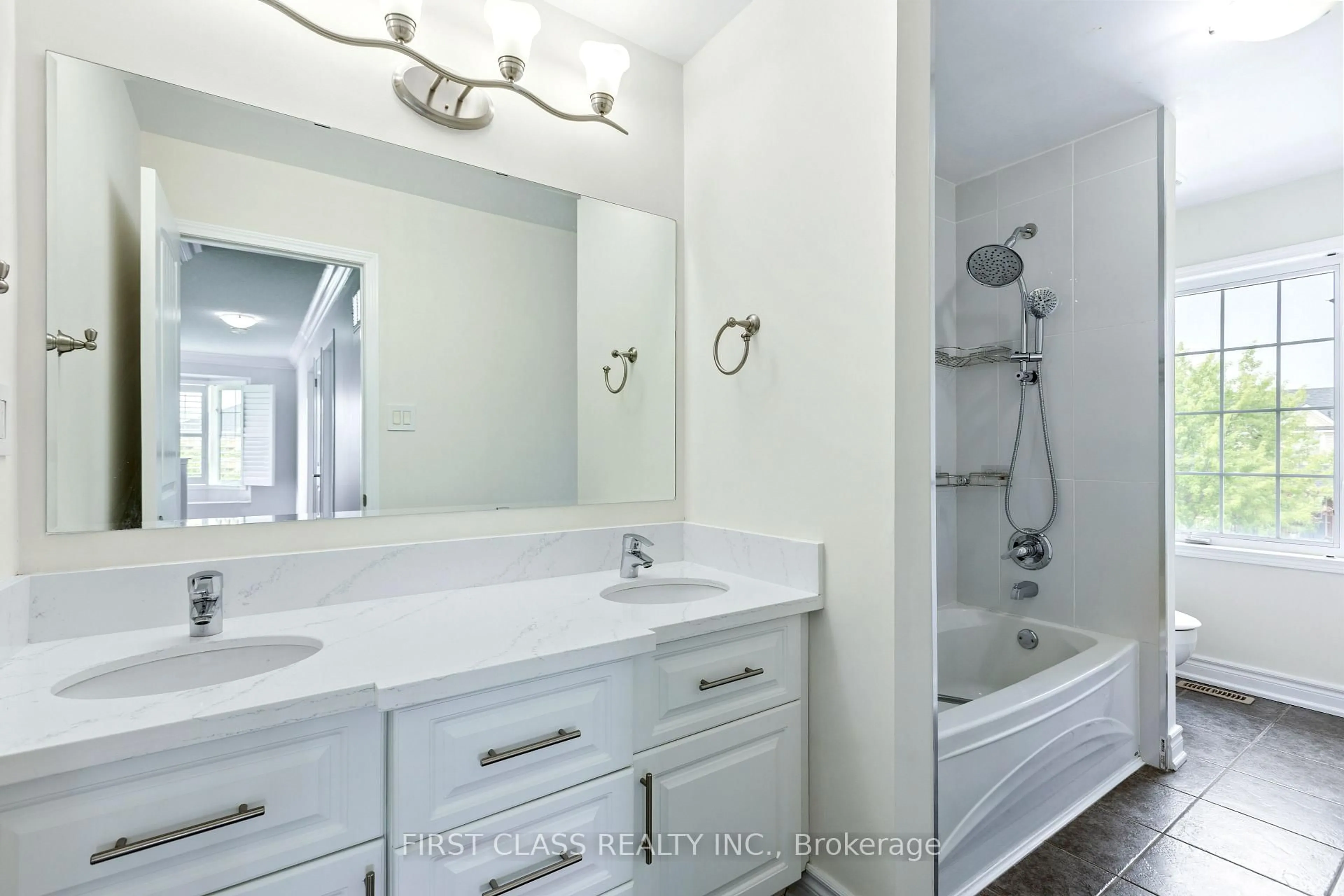 Contemporary bathroom, ceramic/tile floor for 802 Yates Dr, Milton Ontario L9T 0E7