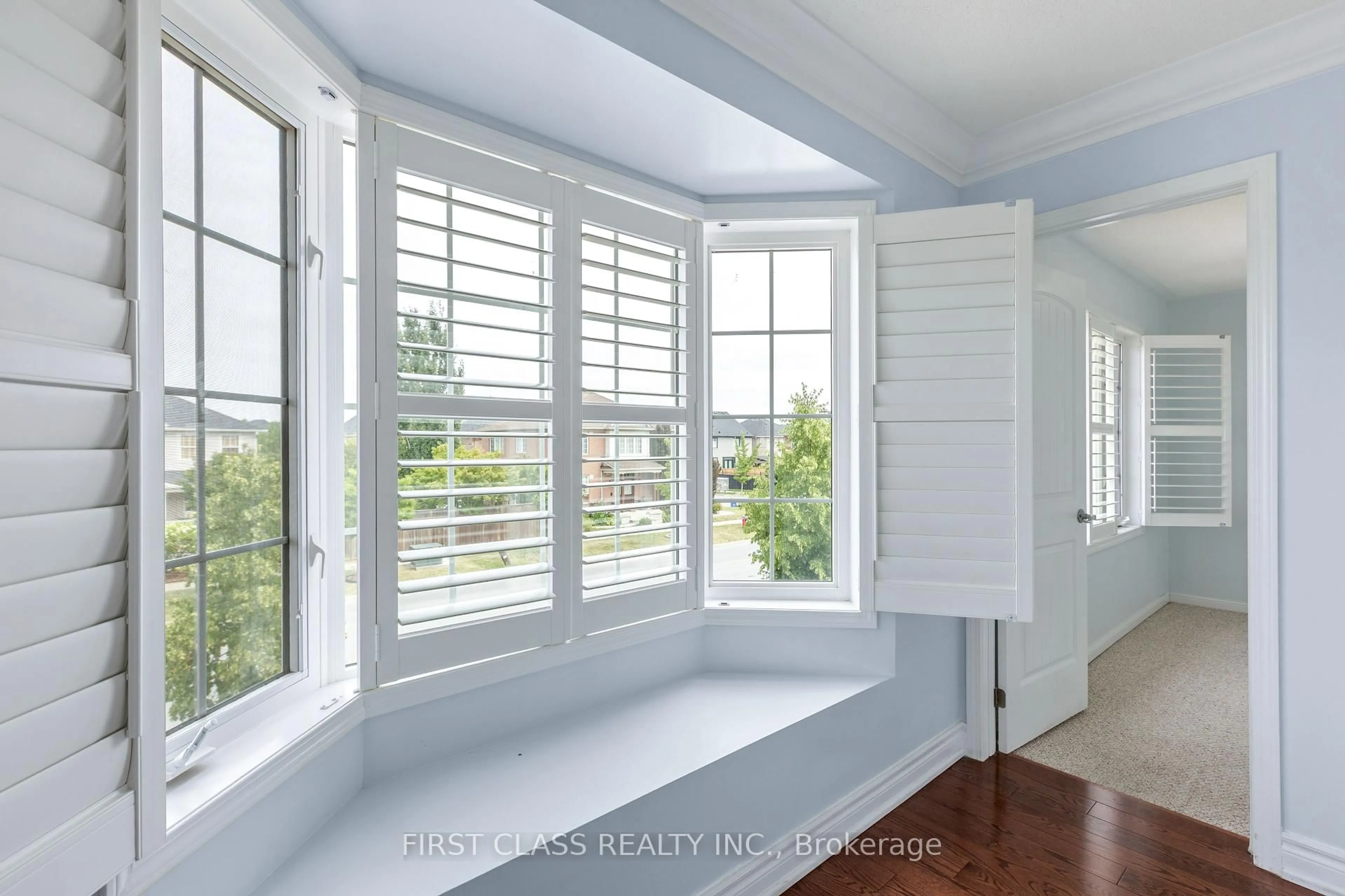 Indoor entryway for 802 Yates Dr, Milton Ontario L9T 0E7