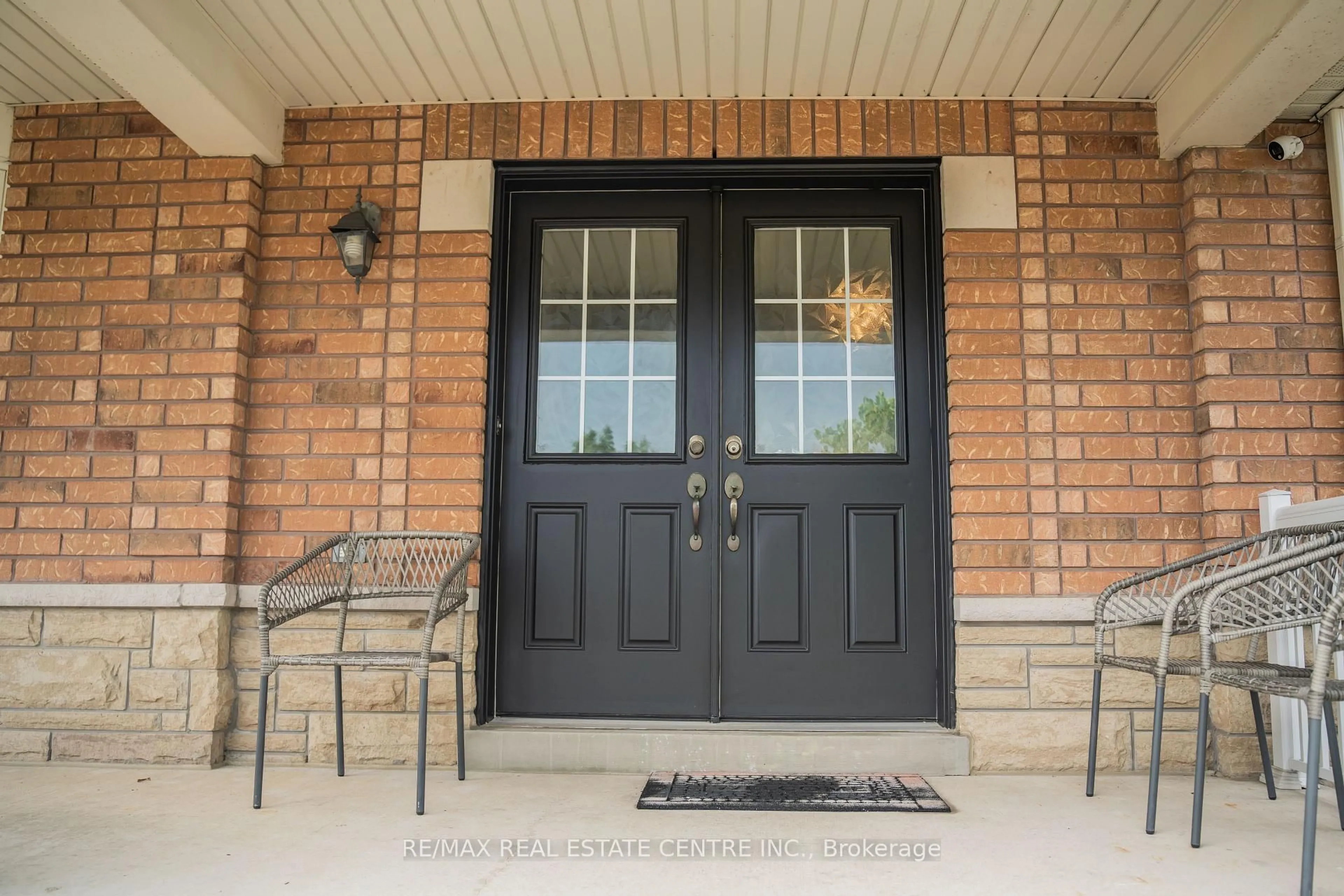 Indoor entryway for 60 Sleightholme Cres, Brampton Ontario L6P 3E7