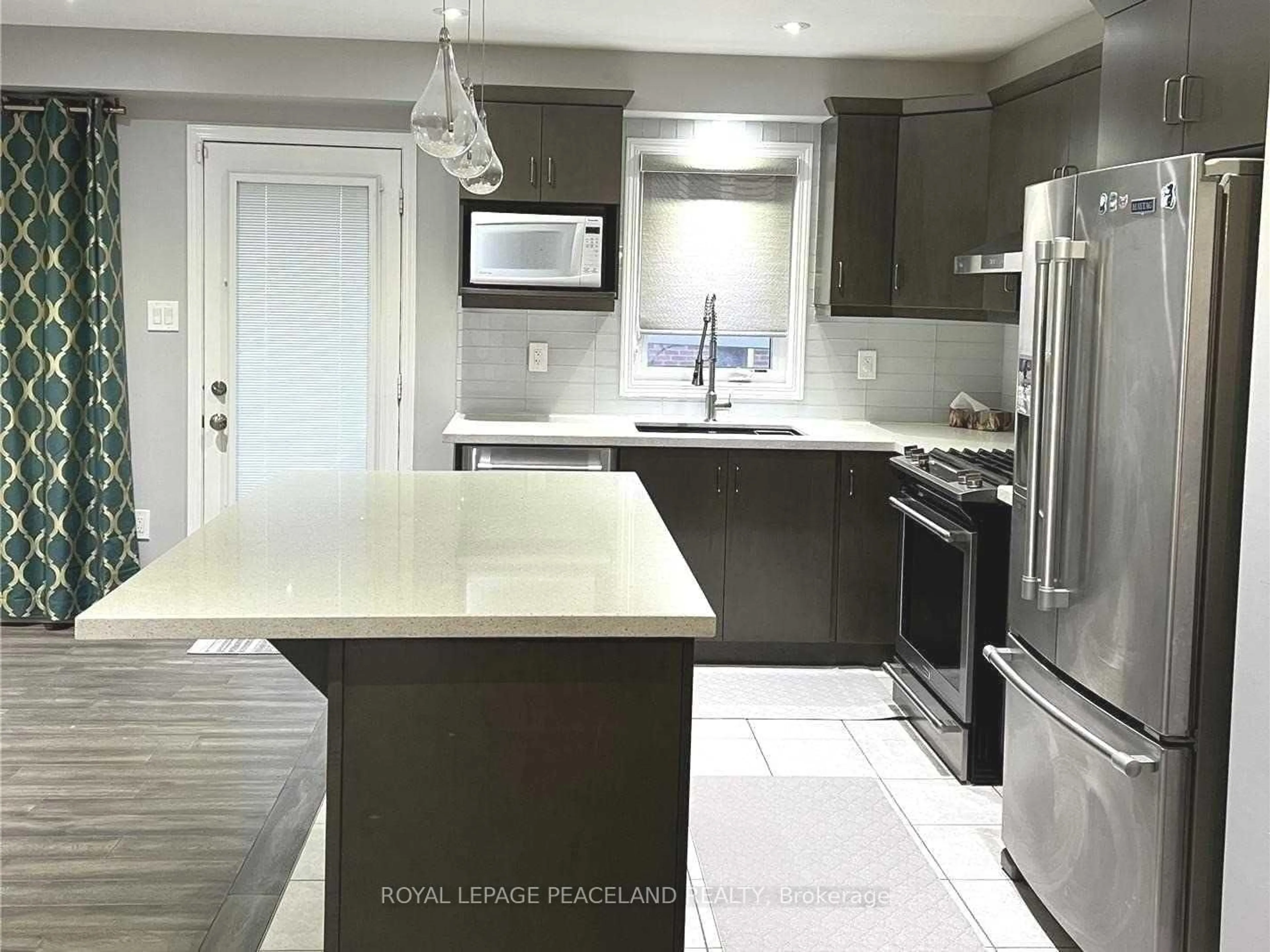 Open concept kitchen, ceramic/tile floor for 27 Leadenhall Rd, Brampton Ontario L7A 4G4