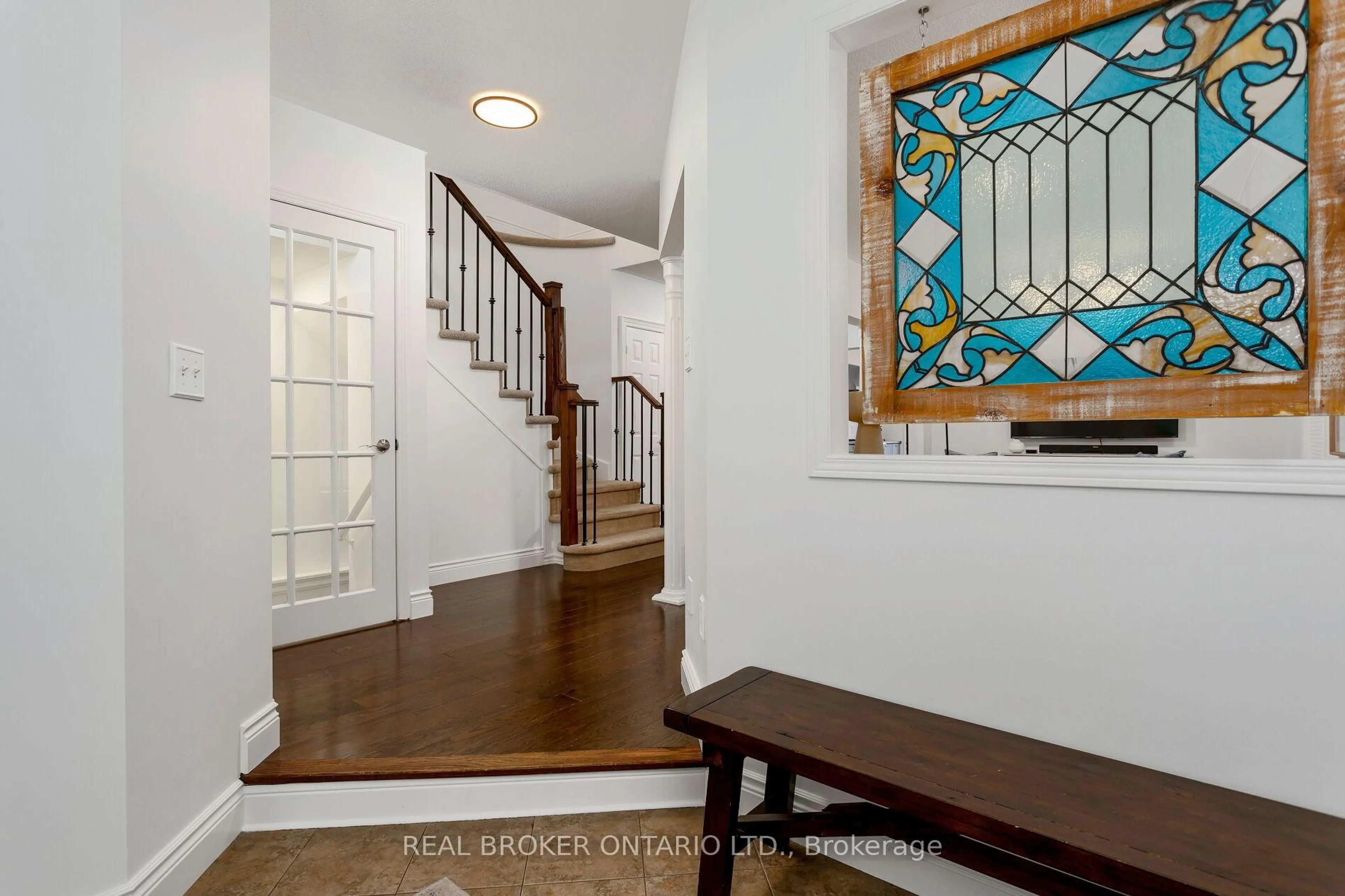 Indoor entryway for 2089 Shorncliffe Blvd, Oakville Ontario L6M 3N8