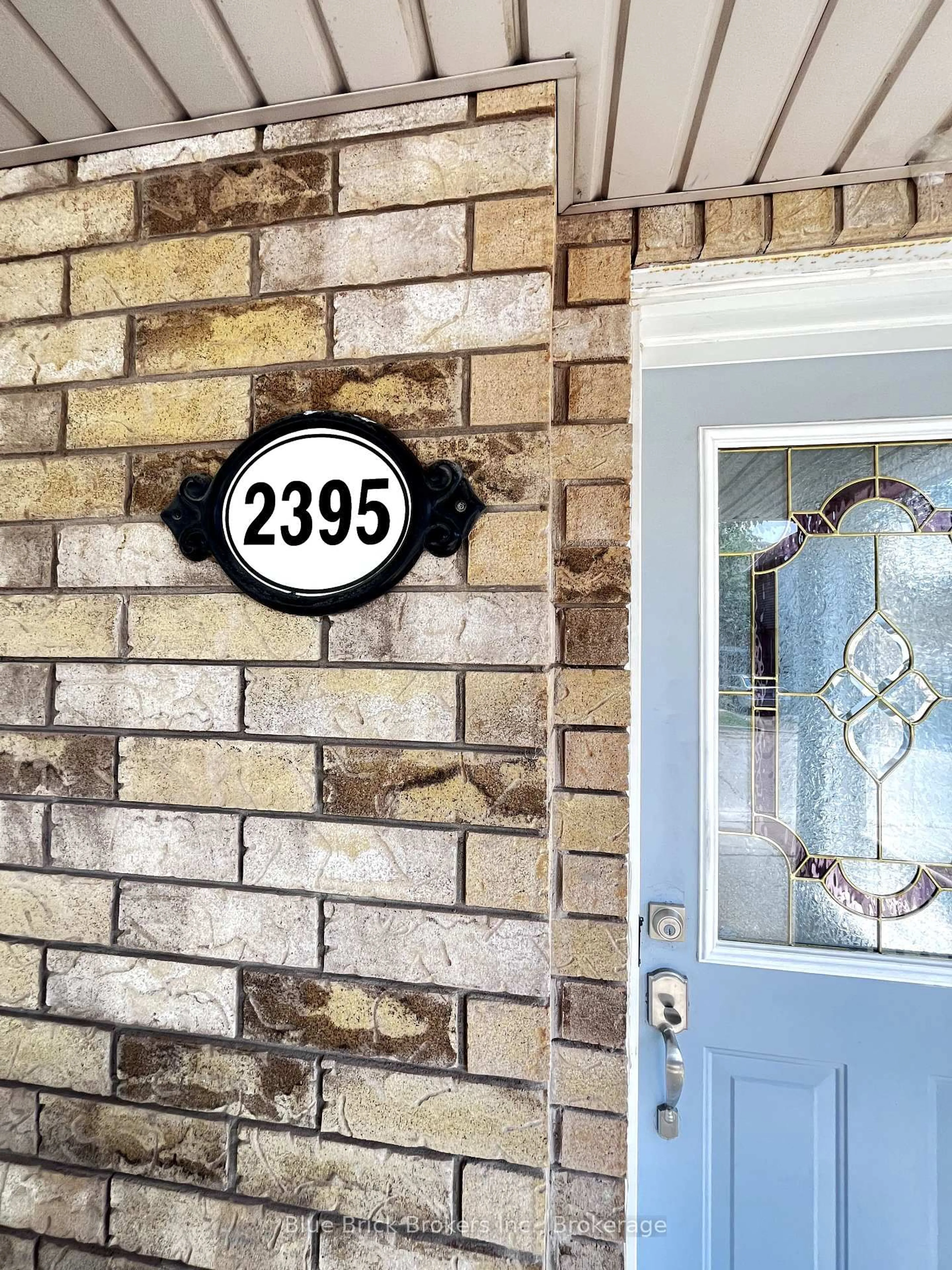 Indoor entryway for 2395 Curtis Rd, Burlington Ontario L7L 7M4