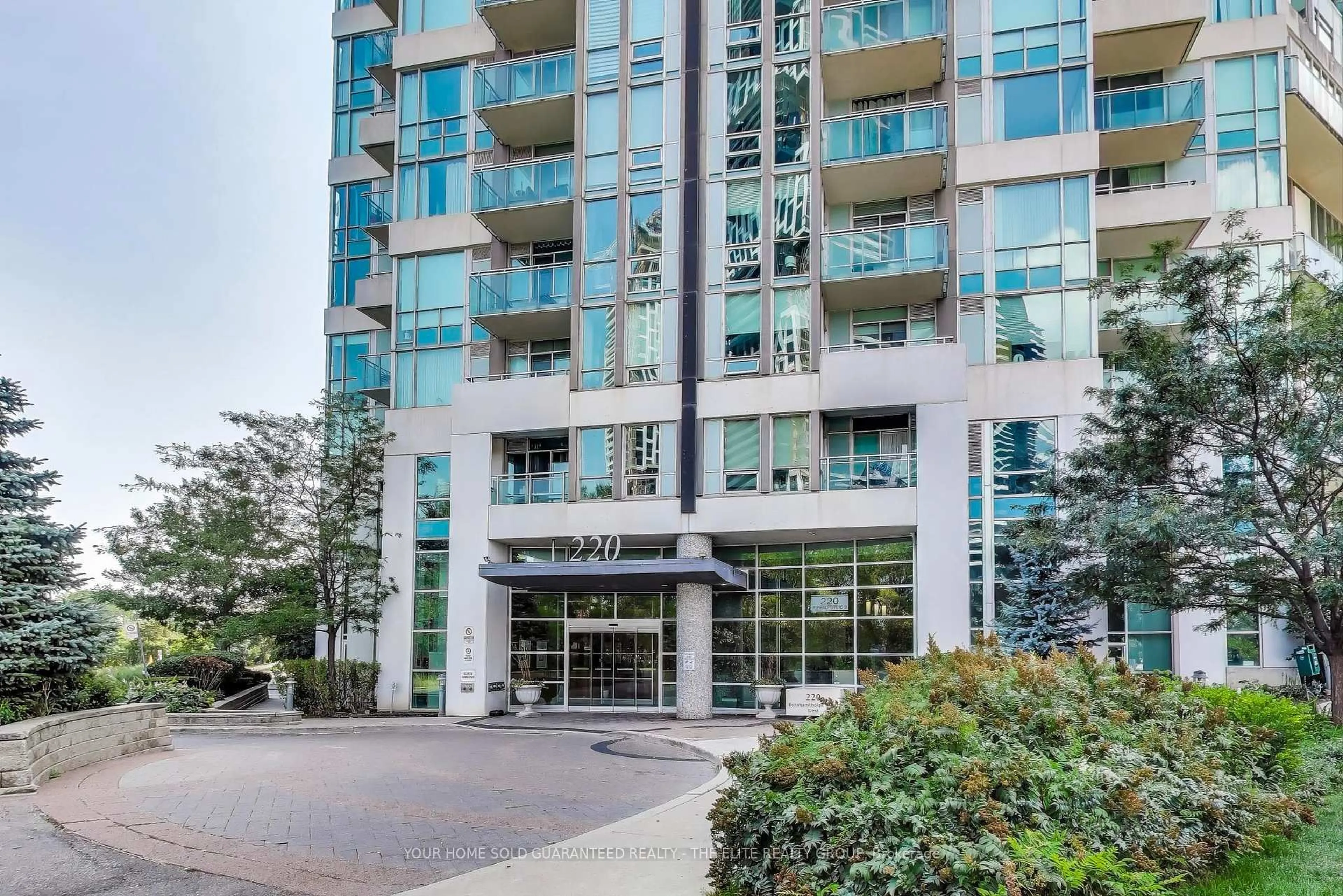 Indoor foyer for 220 Burnhamthorpe Rd #1107, Mississauga Ontario L5B 3Y5