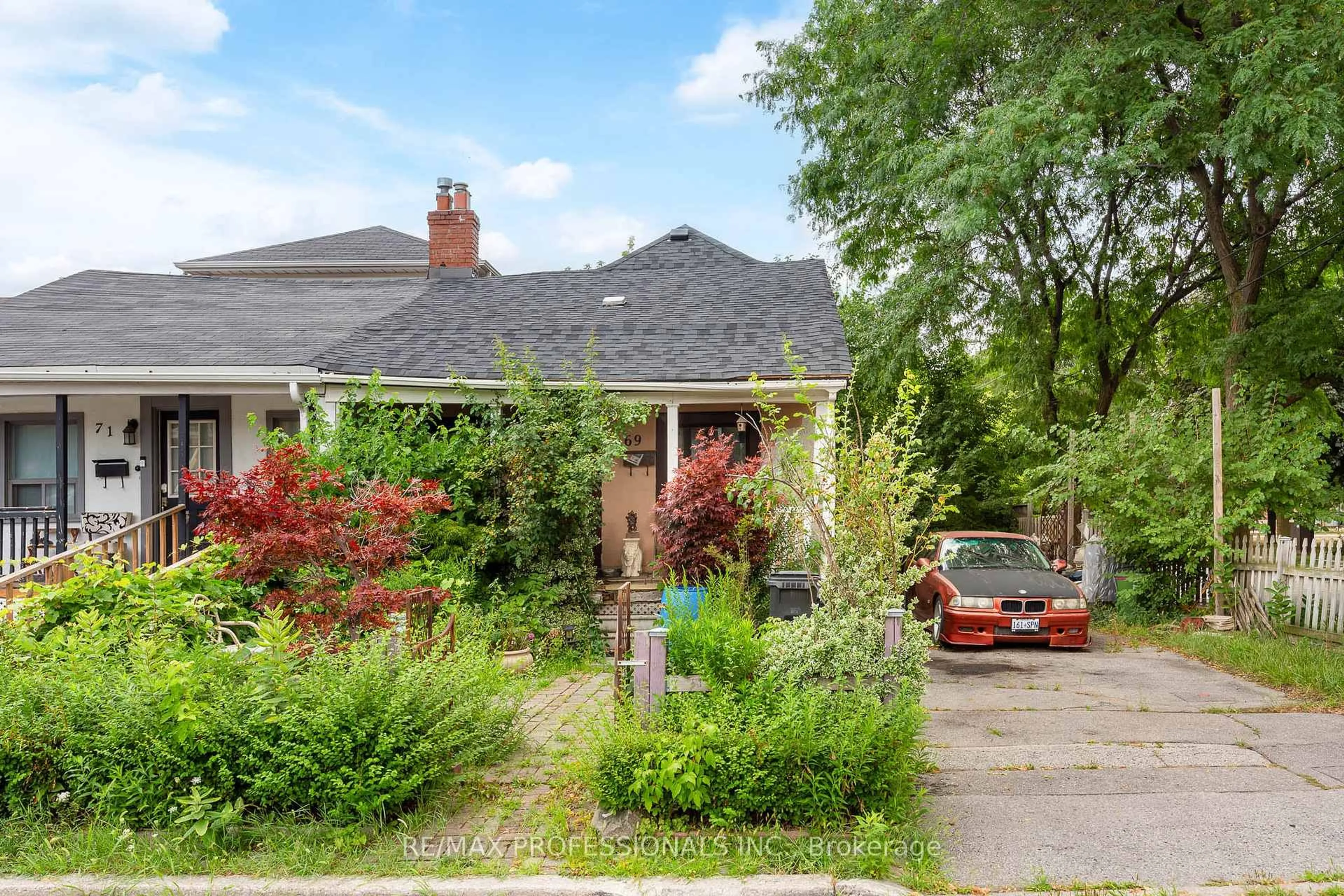 A pic from outside/outdoor area/front of a property/back of a property/a pic from drone, street for 69 Chiswick Ave, Toronto Ontario M6M 4V2