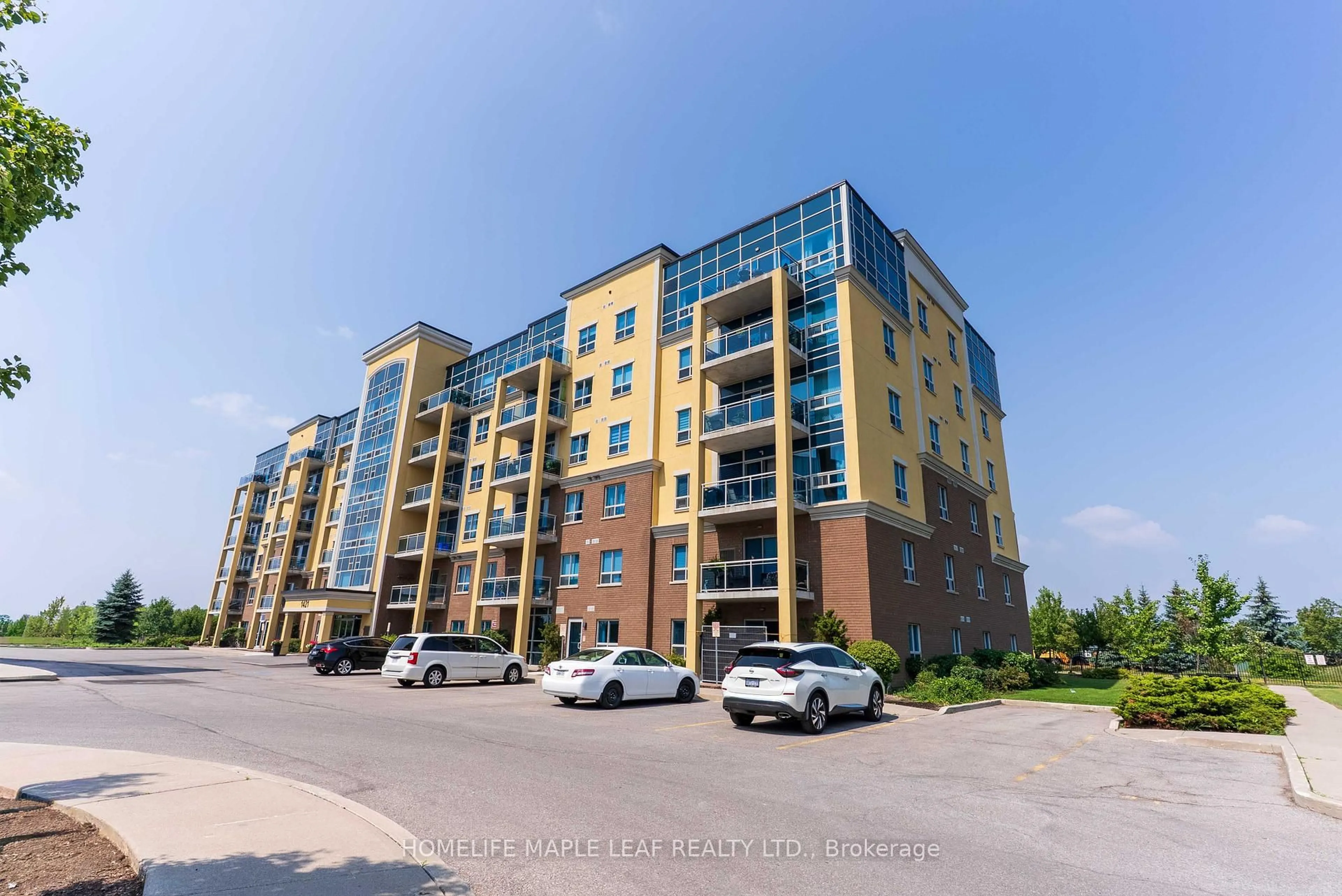 A pic from outside/outdoor area/front of a property/back of a property/a pic from drone, building for 1421 Costigan Rd #307, Milton Ontario L9T 2N4