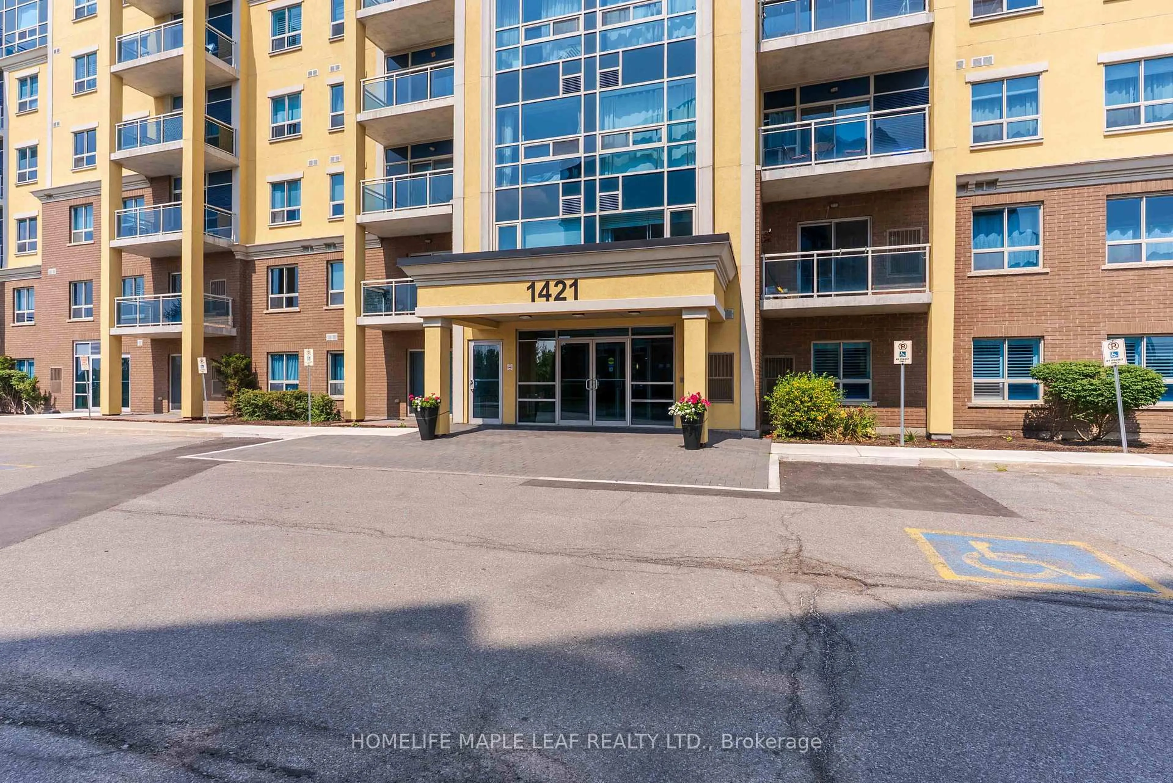 Indoor foyer for 1421 Costigan Rd #307, Milton Ontario L9T 2N4