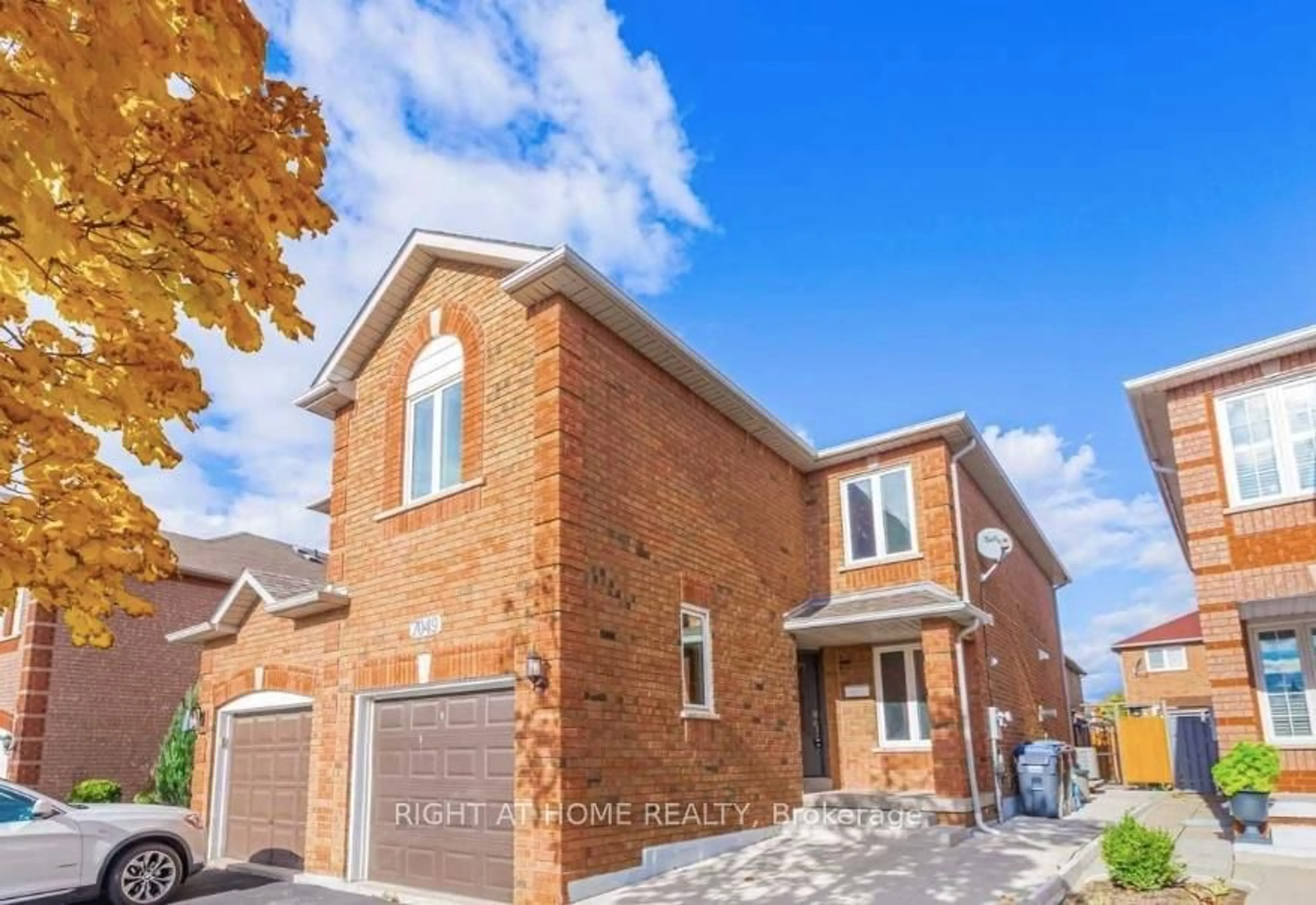 Home with brick exterior material, street for 7049 Graydon Crt, Mississauga Ontario L5N 7H4