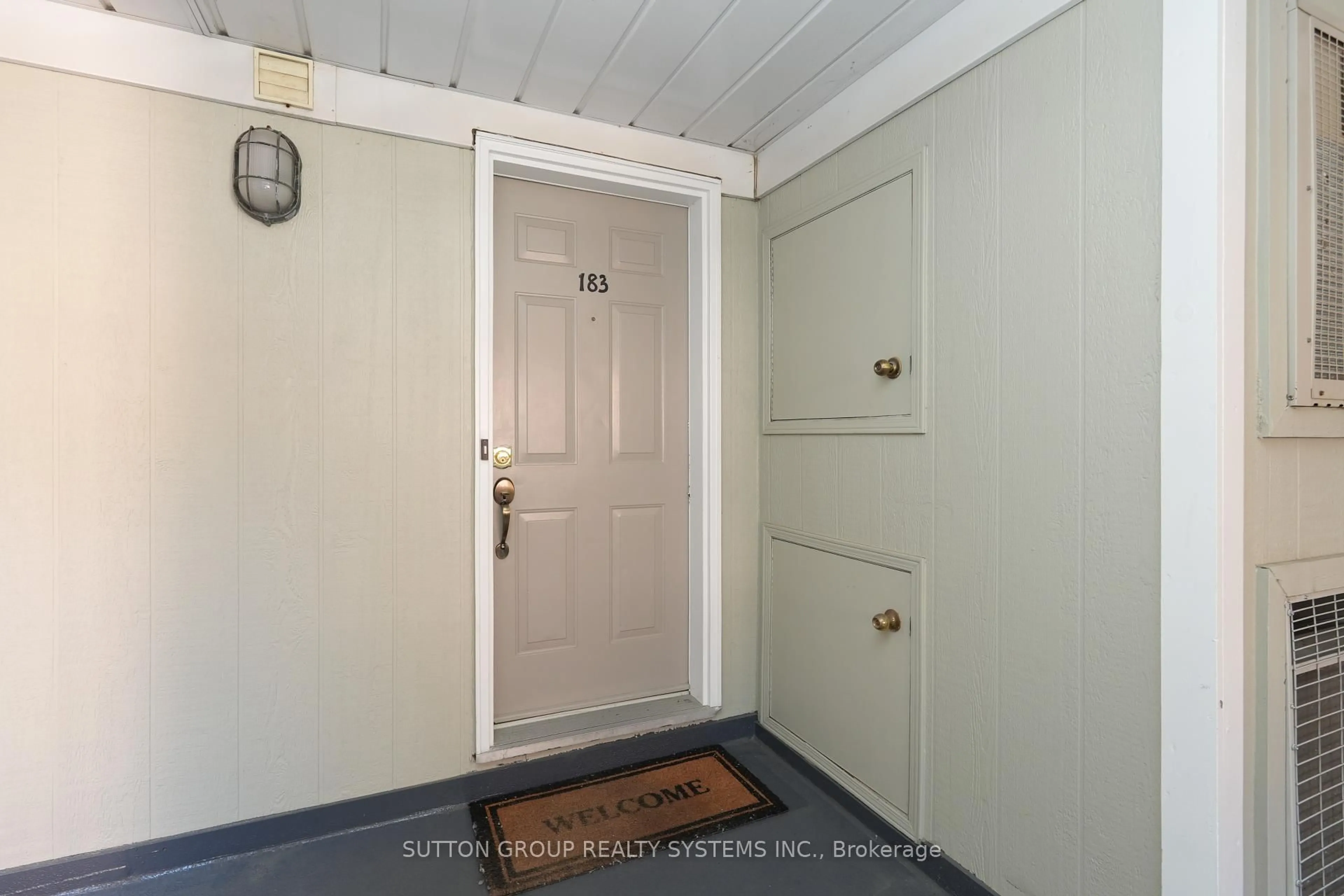 Indoor entryway for 103 Bristol Rd #183, Mississauga Ontario L4Z 3P6