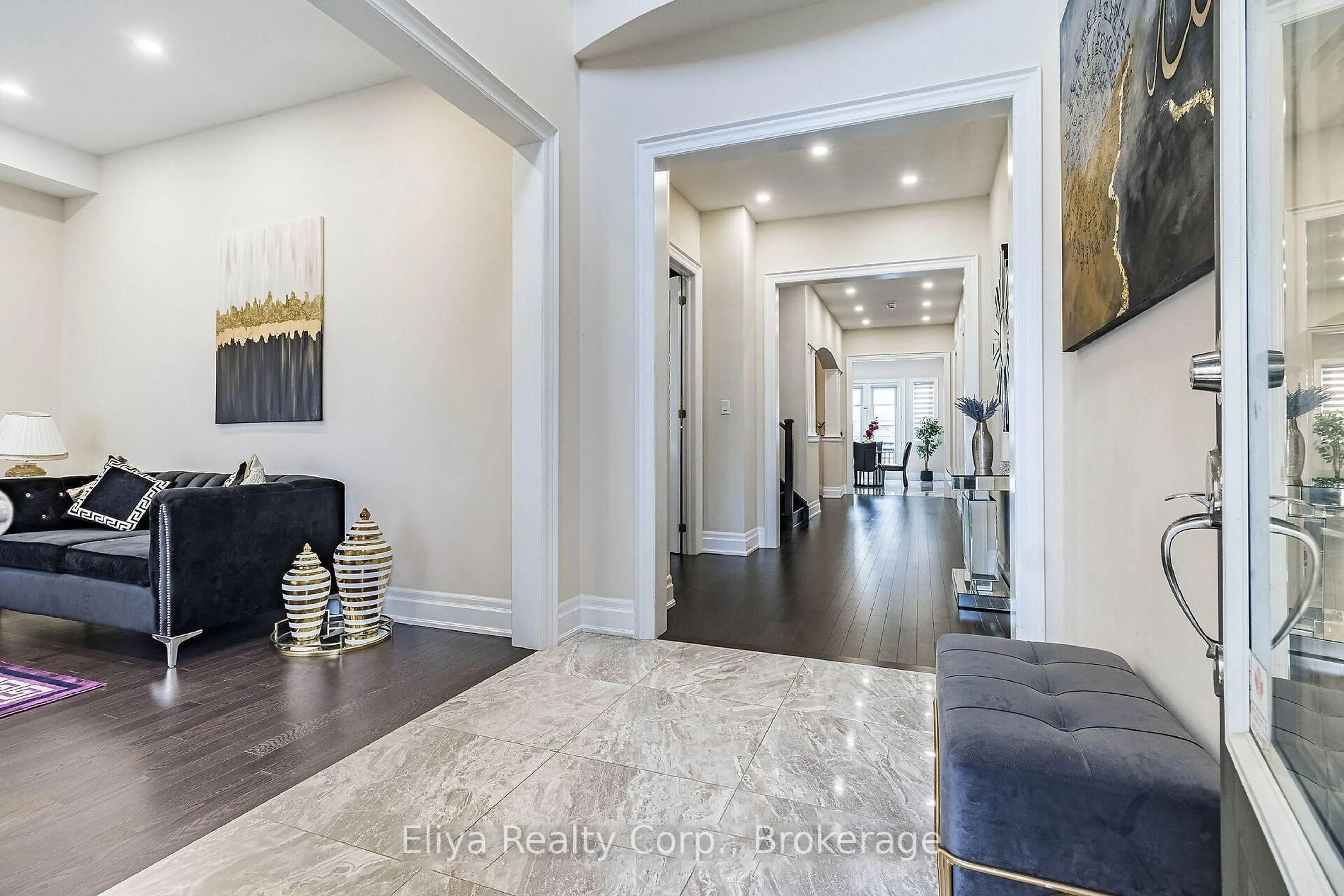 Indoor entryway for 52 Gordon Randle Dr, Brampton Ontario L6P 4H8