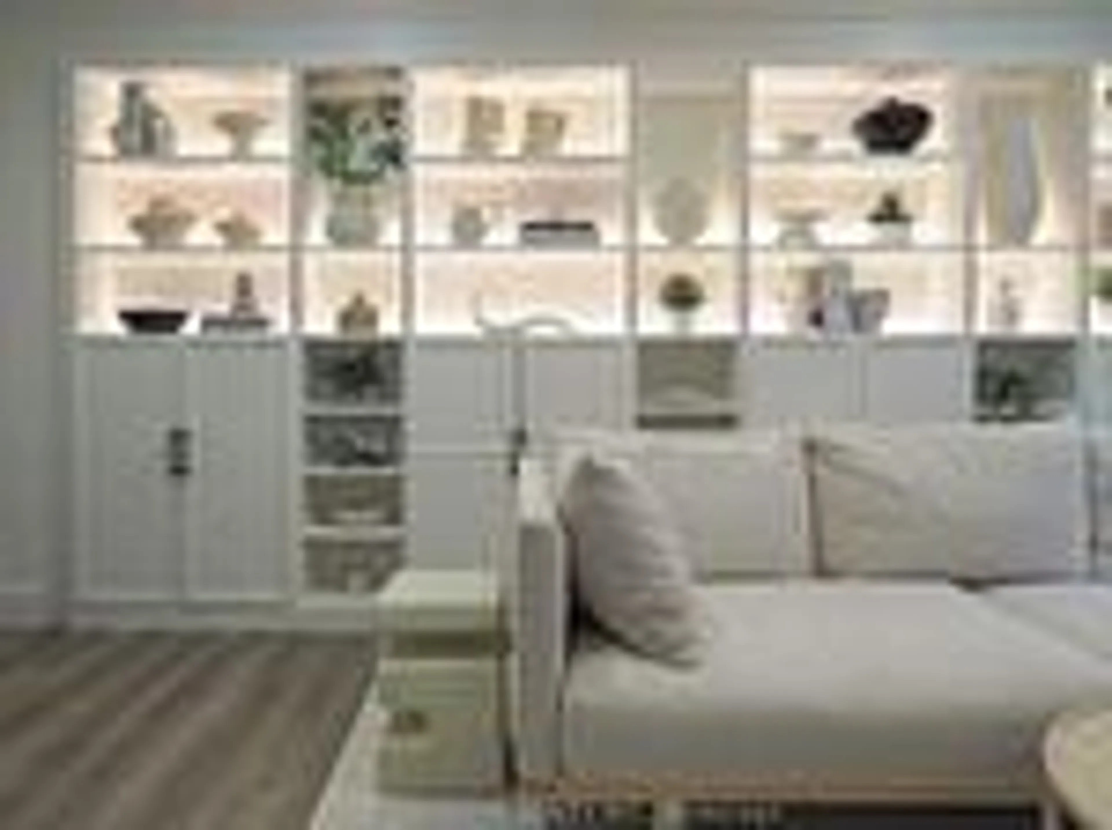 Living room with furniture, wood/laminate floor for 5827 Rainberry Dr, Mississauga Ontario L5M 6S2