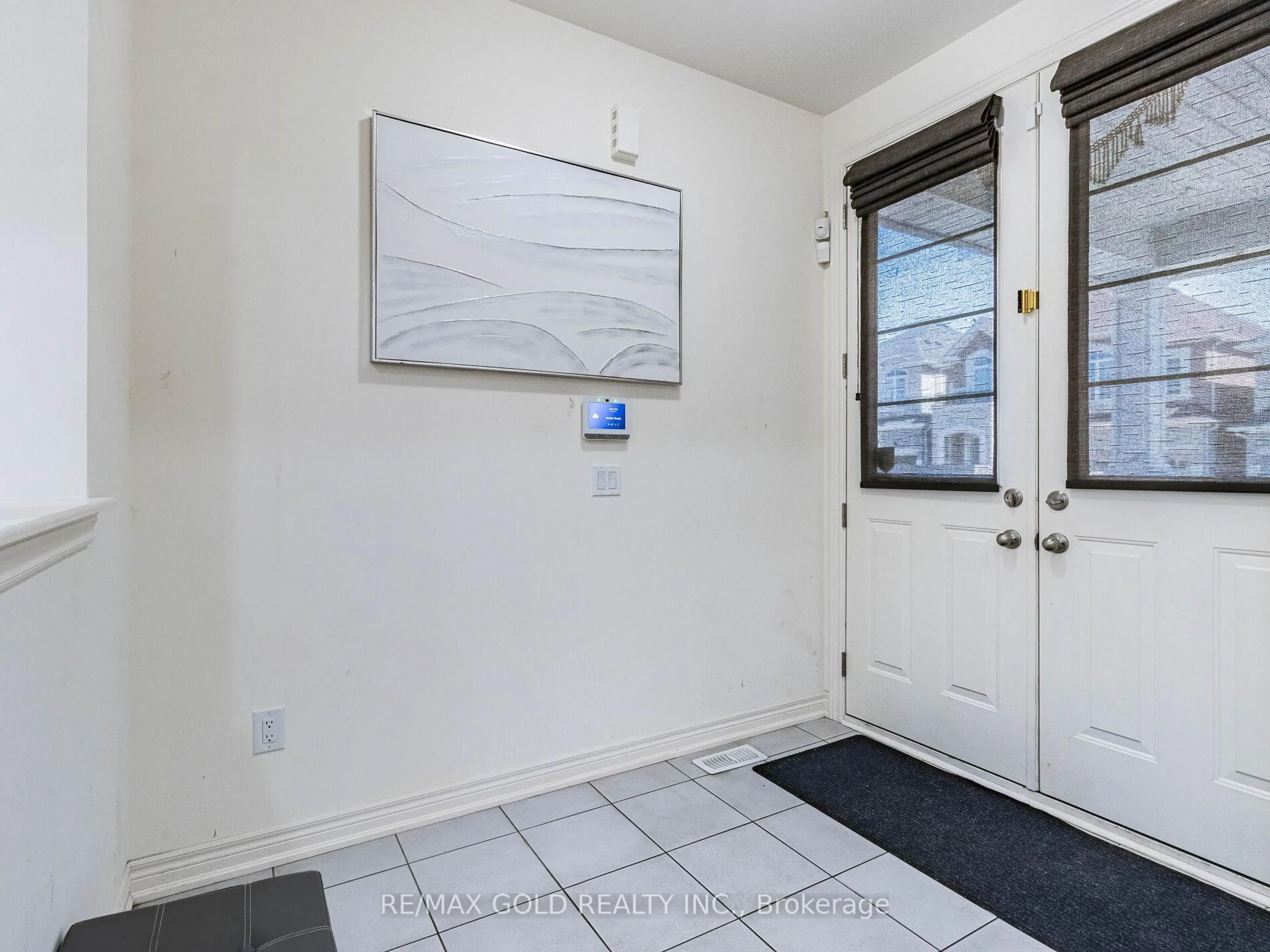 Indoor entryway for 11 Elverton Cres, Brampton Ontario L7A 4Z4