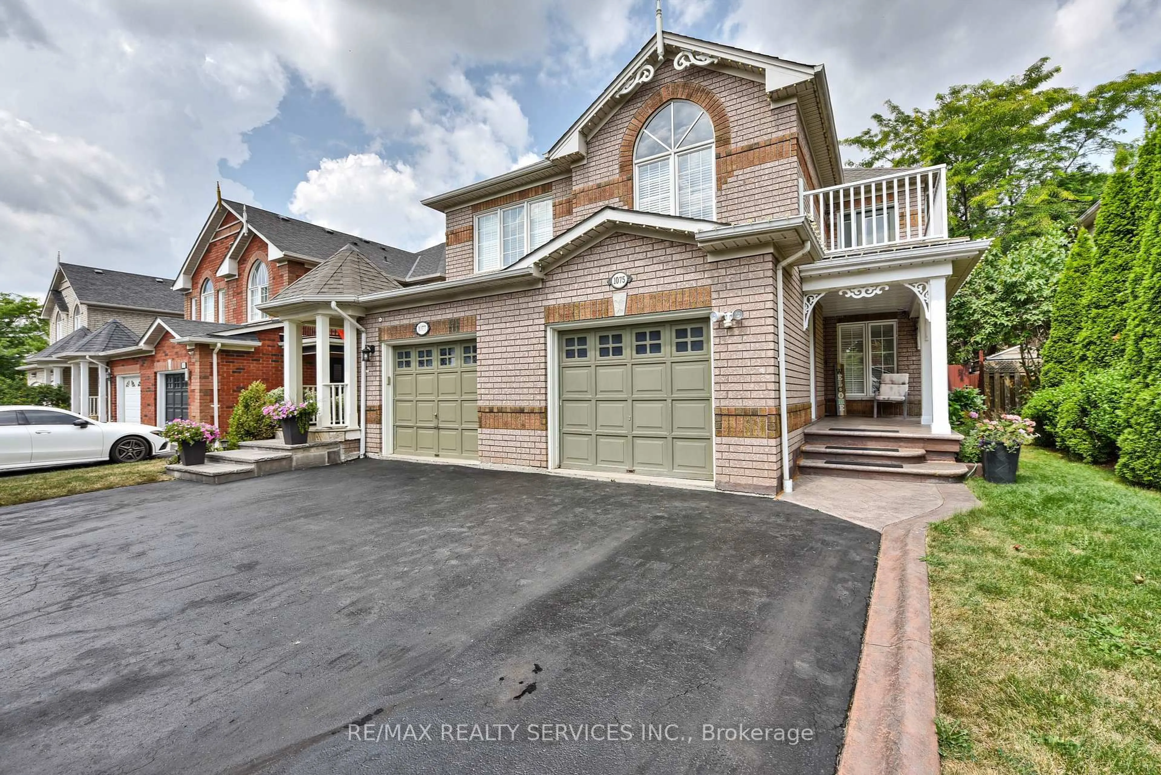 Home with brick exterior material, street for 1075 Carding Mill Pl, Mississauga Ontario L5W 1C6