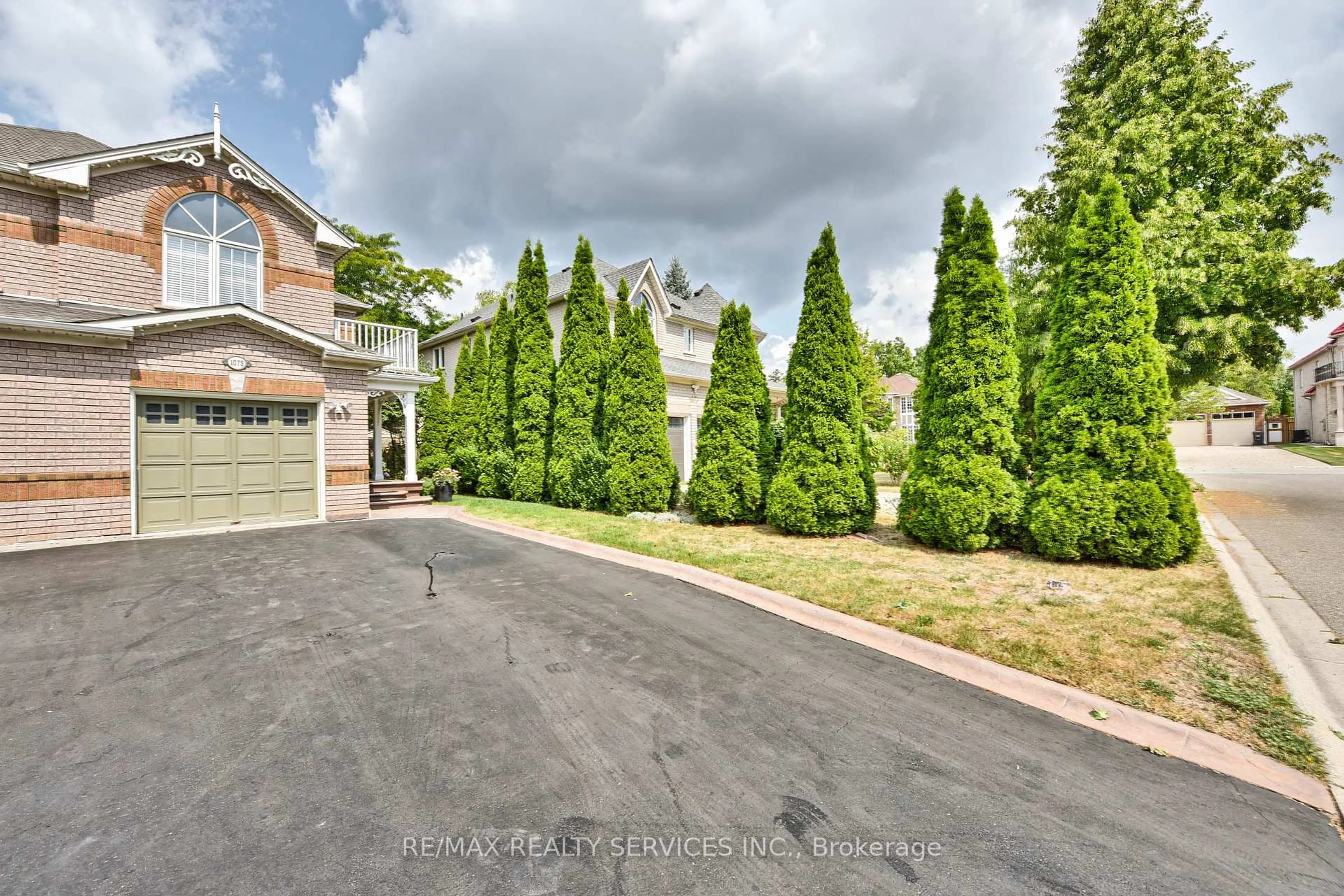 Unknown for 1075 Carding Mill Pl, Mississauga Ontario L5W 1C6