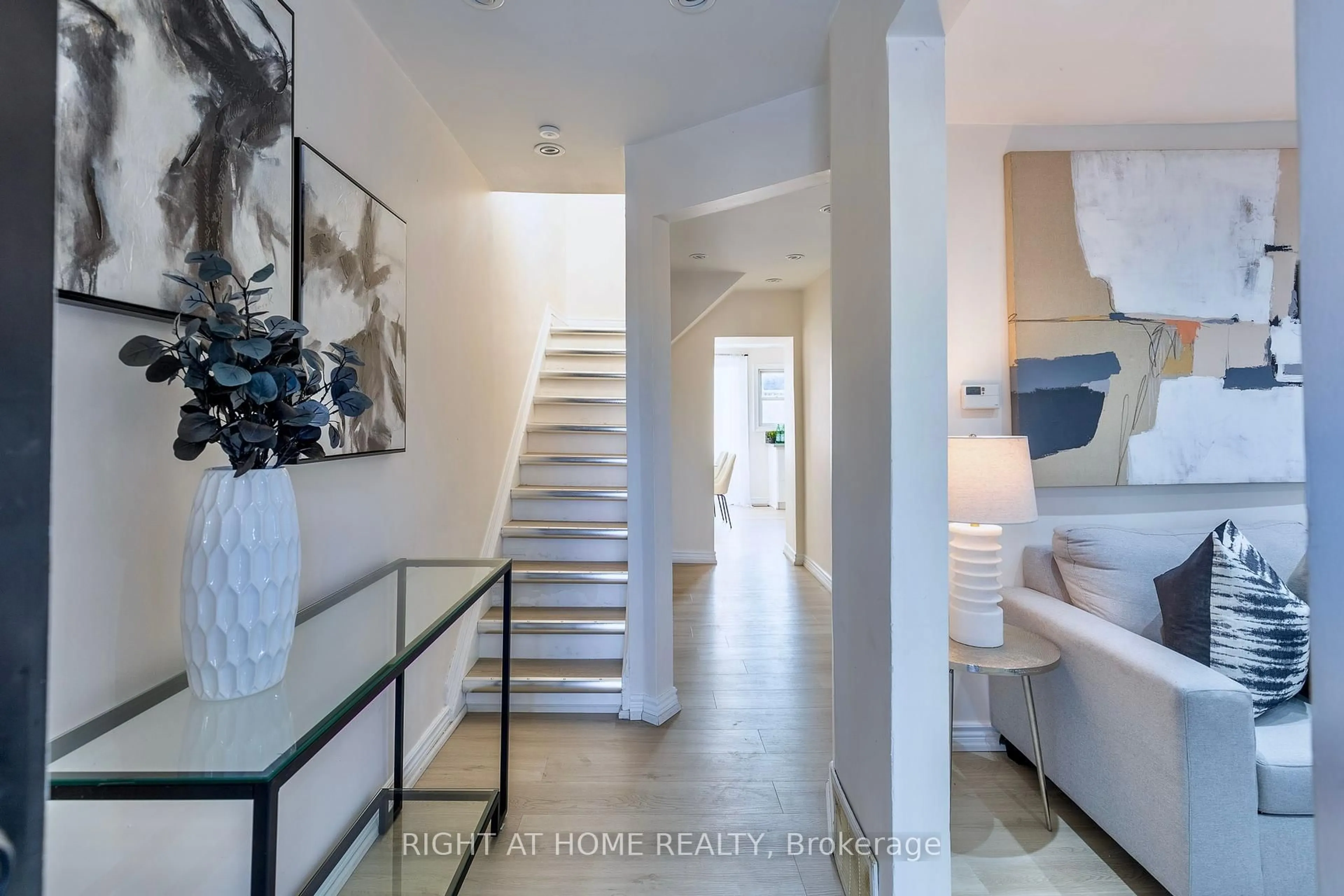 Indoor entryway for 266 Earlscourt Ave, Toronto Ontario M6E 4B6