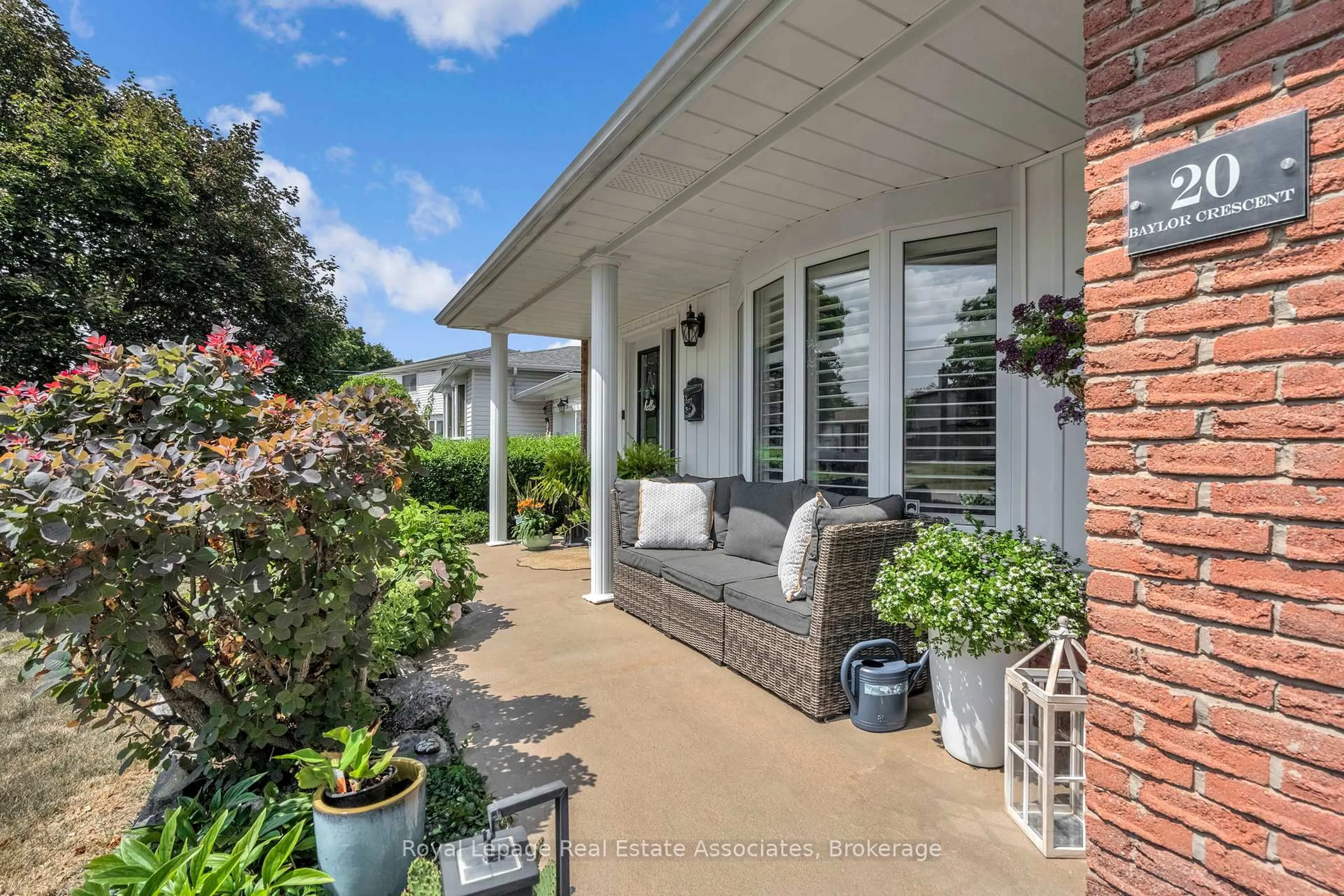 Patio, water/lake/river/ocean view for 20 Baylor Cres, Halton Hills Ontario L7G 1A6