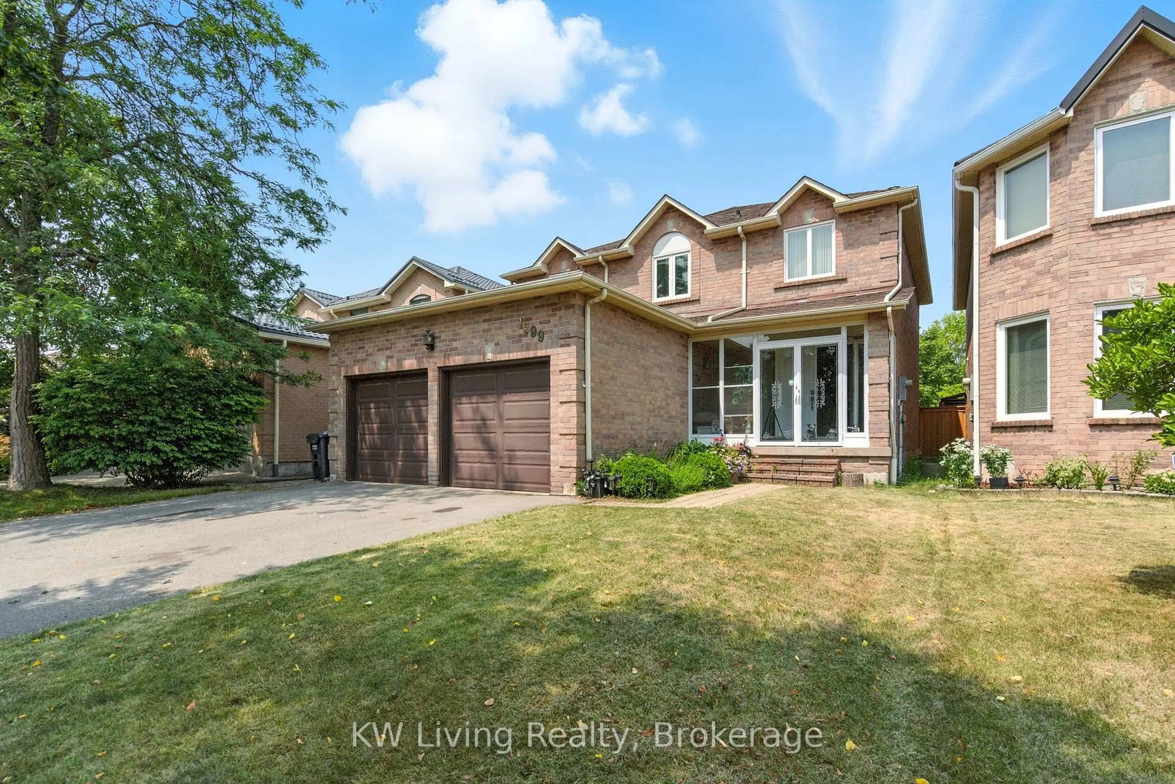 Home with brick exterior material, street for 1599 Summergrove Cres, Mississauga Ontario L5M 3Z3