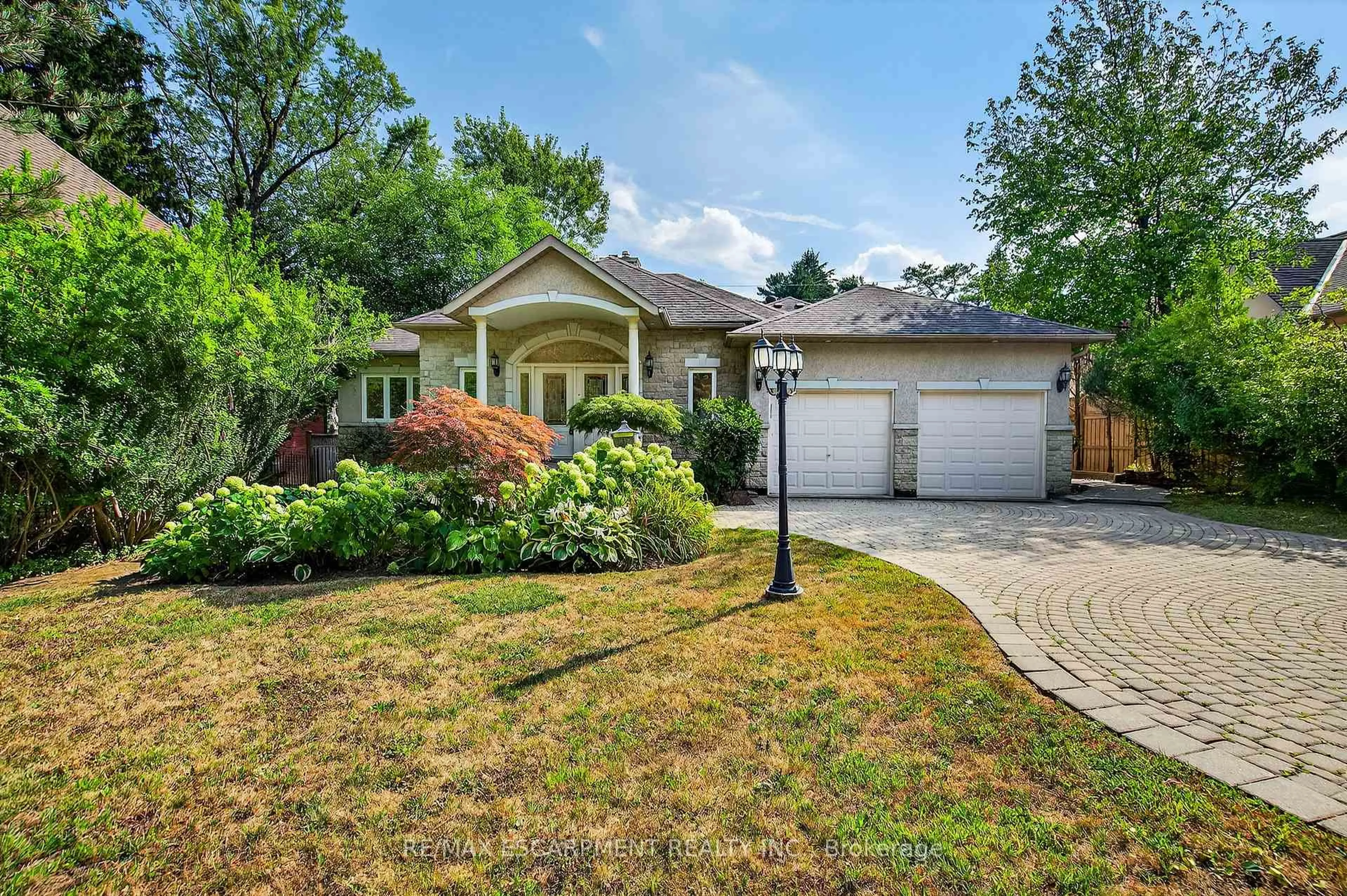 Home with brick exterior material, street for 1262 Mississauga Rd, Mississauga Ontario L5H 2J2