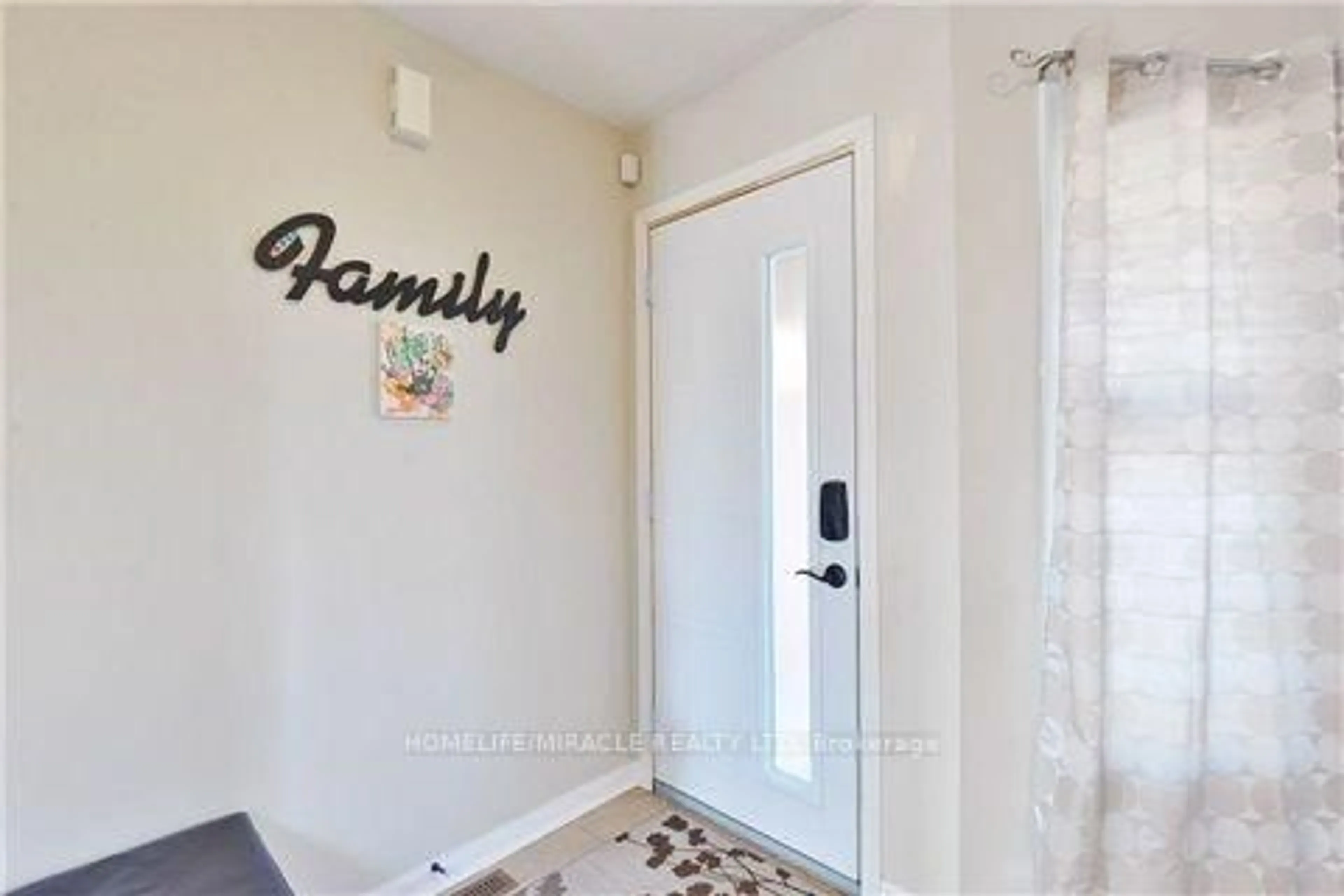 Indoor entryway for 80 Sweetwood Circ, Brampton Ontario L7A 2S1