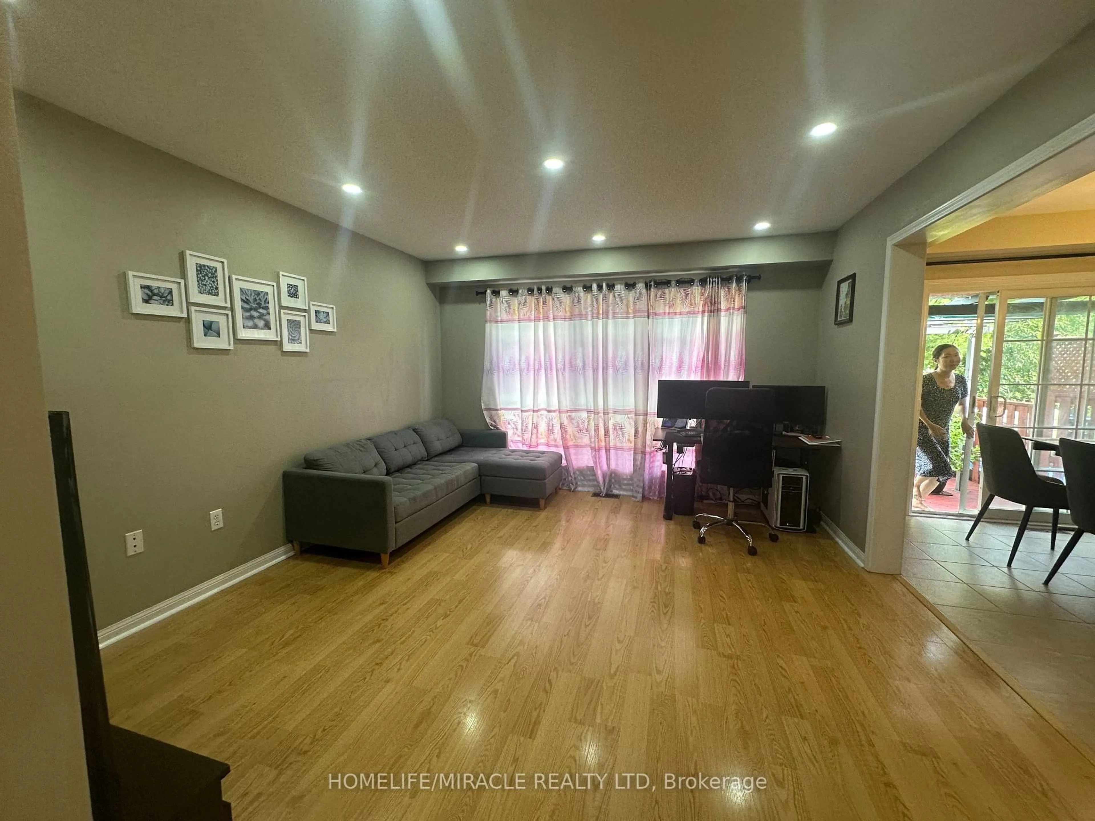 Living room with furniture, wood/laminate floor for 80 Sweetwood Circ, Brampton Ontario L7A 2S1
