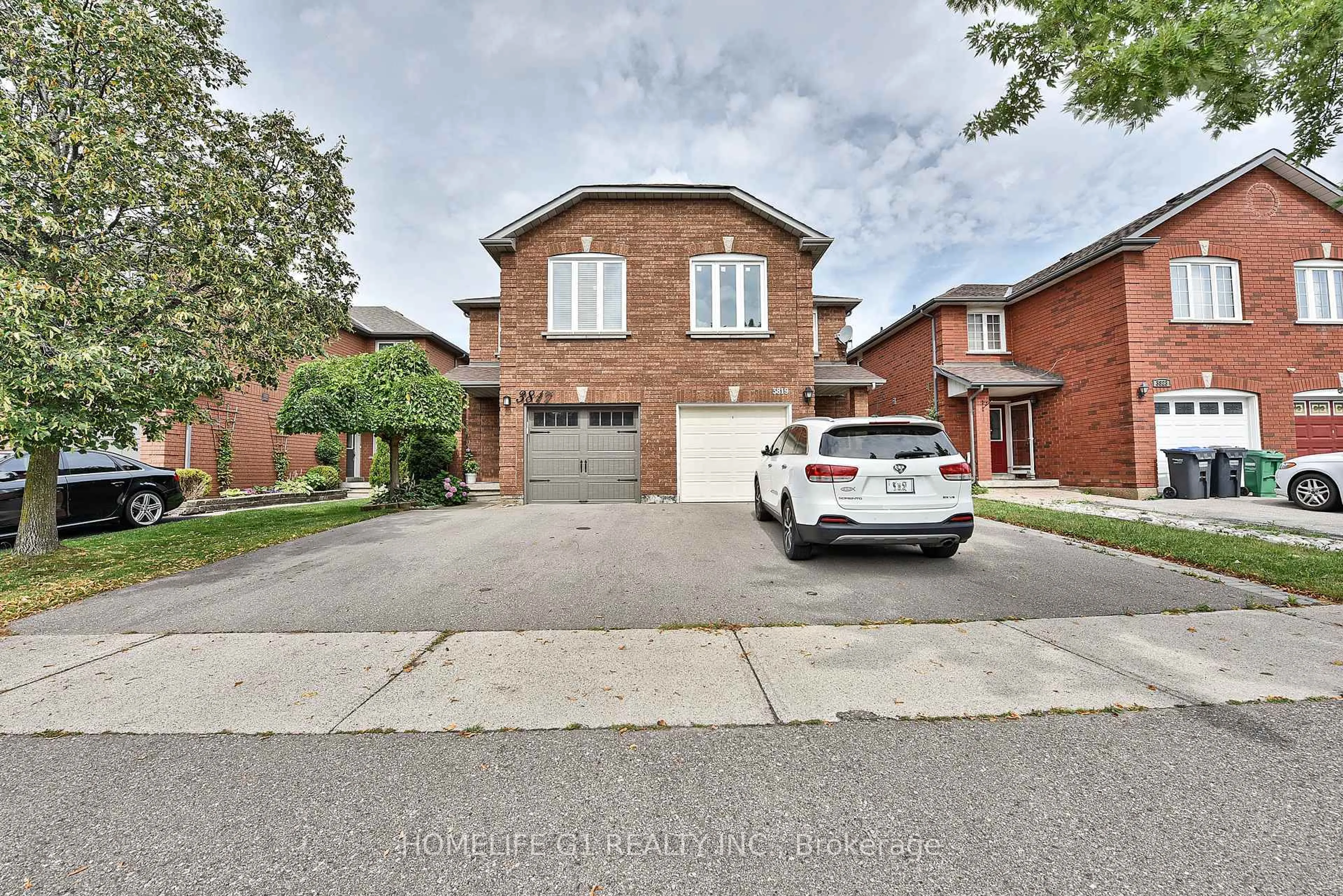 Home with brick exterior material, street for 3817 Densbury Dr, Mississauga Ontario L5N 6Z3