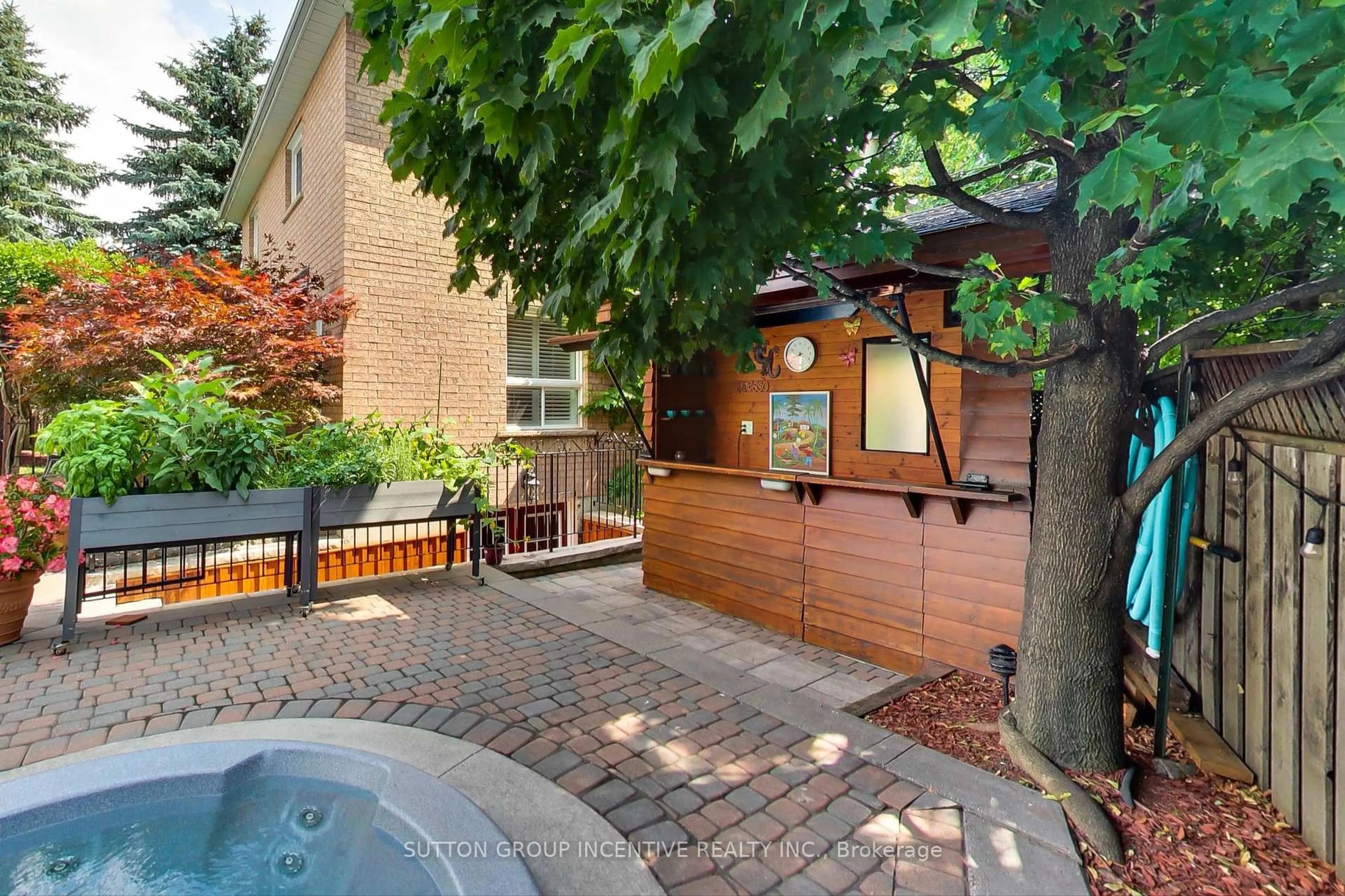 Patio, street for 11 Safari Crt, Brampton Ontario L7A 1G7
