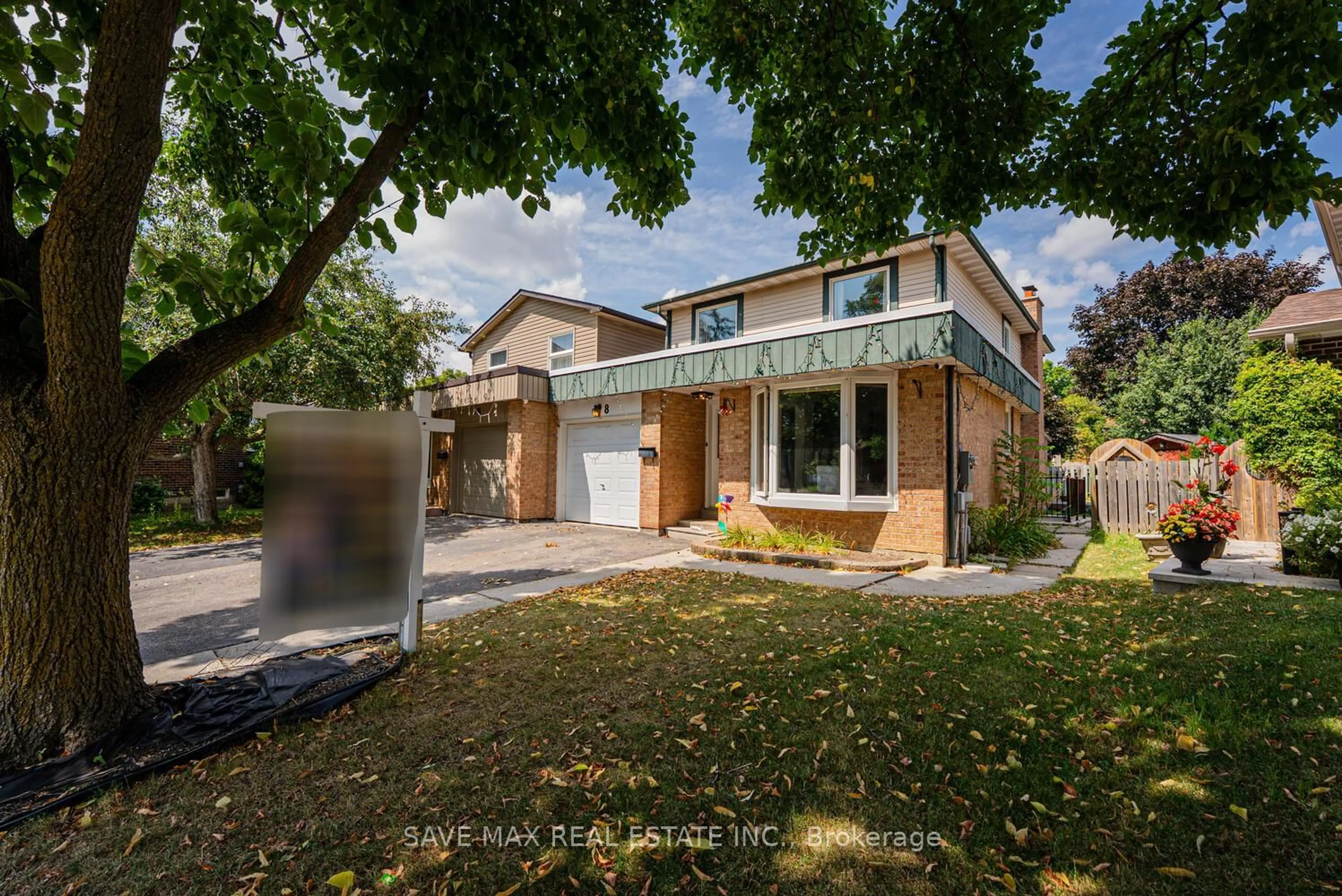 Home with brick exterior material, street for 8 Joanne Crt, Brampton Ontario L6Y 2J8