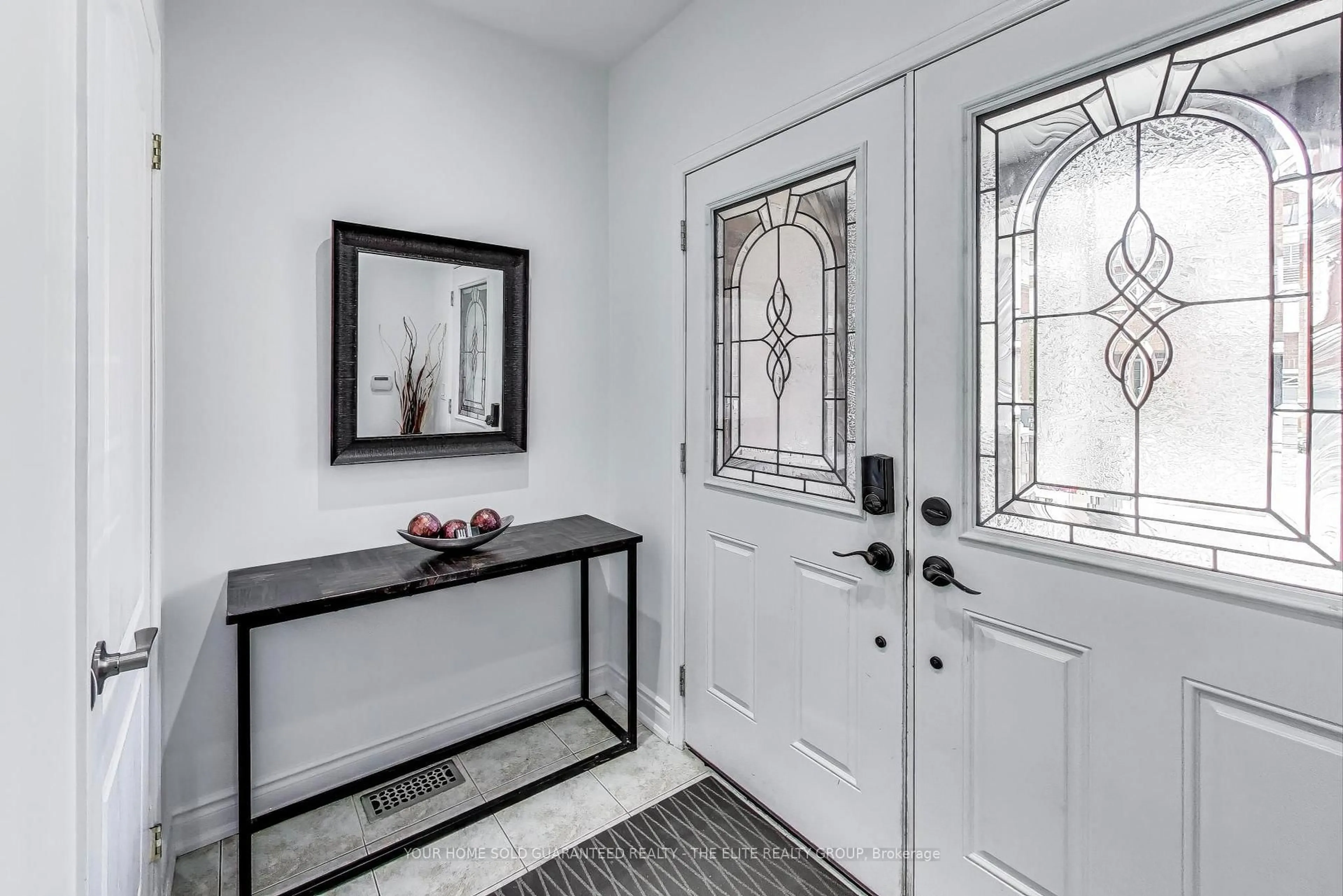 Indoor entryway for 7 Lotus St, Brampton Ontario L6P 3E1